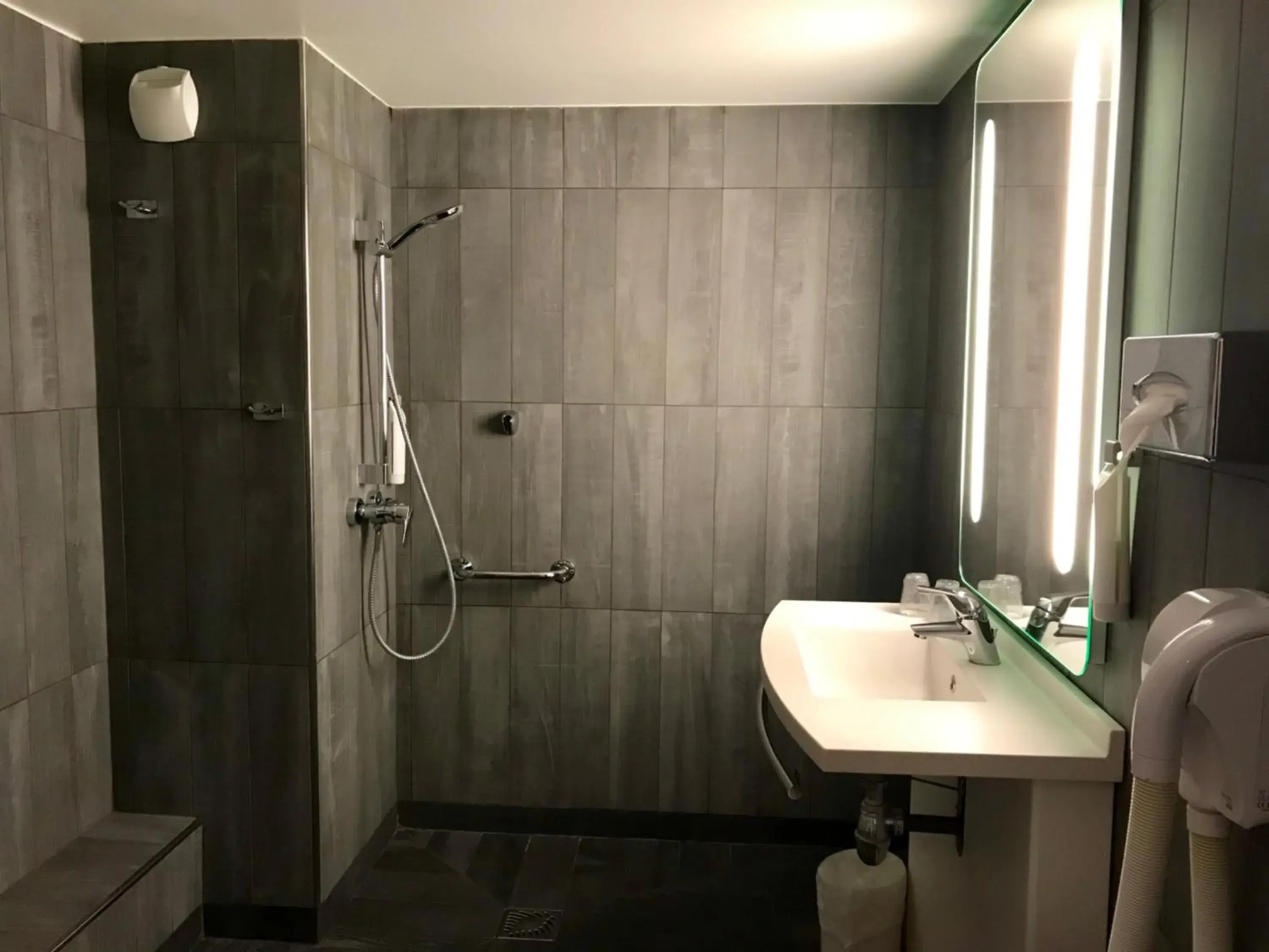 Bathroom in easyHotel Nice Palais des Congrès – Old Town