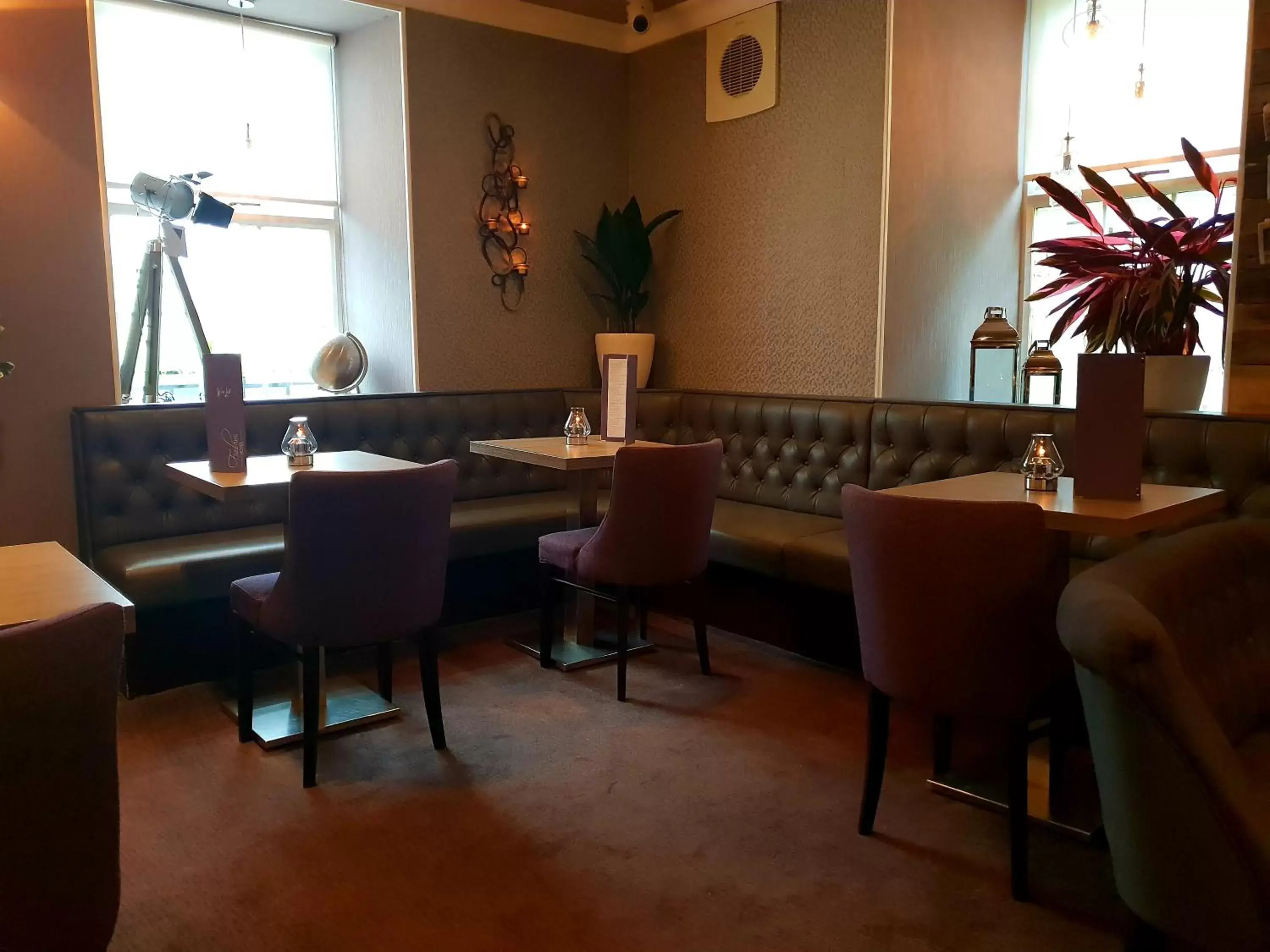 Lounge or bar in Fairburn Hotel