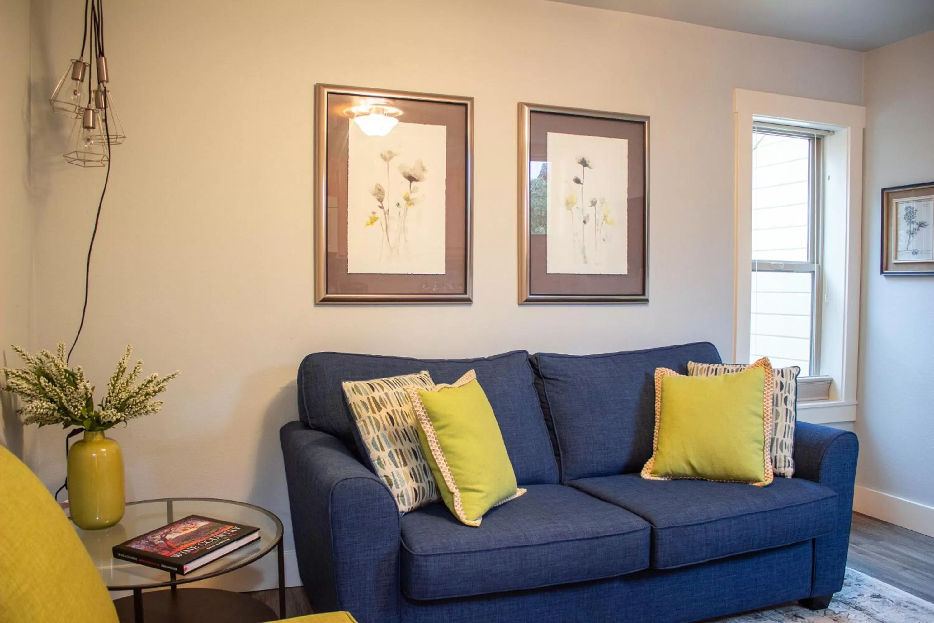 Living room, Seating Area in Douglas On Third