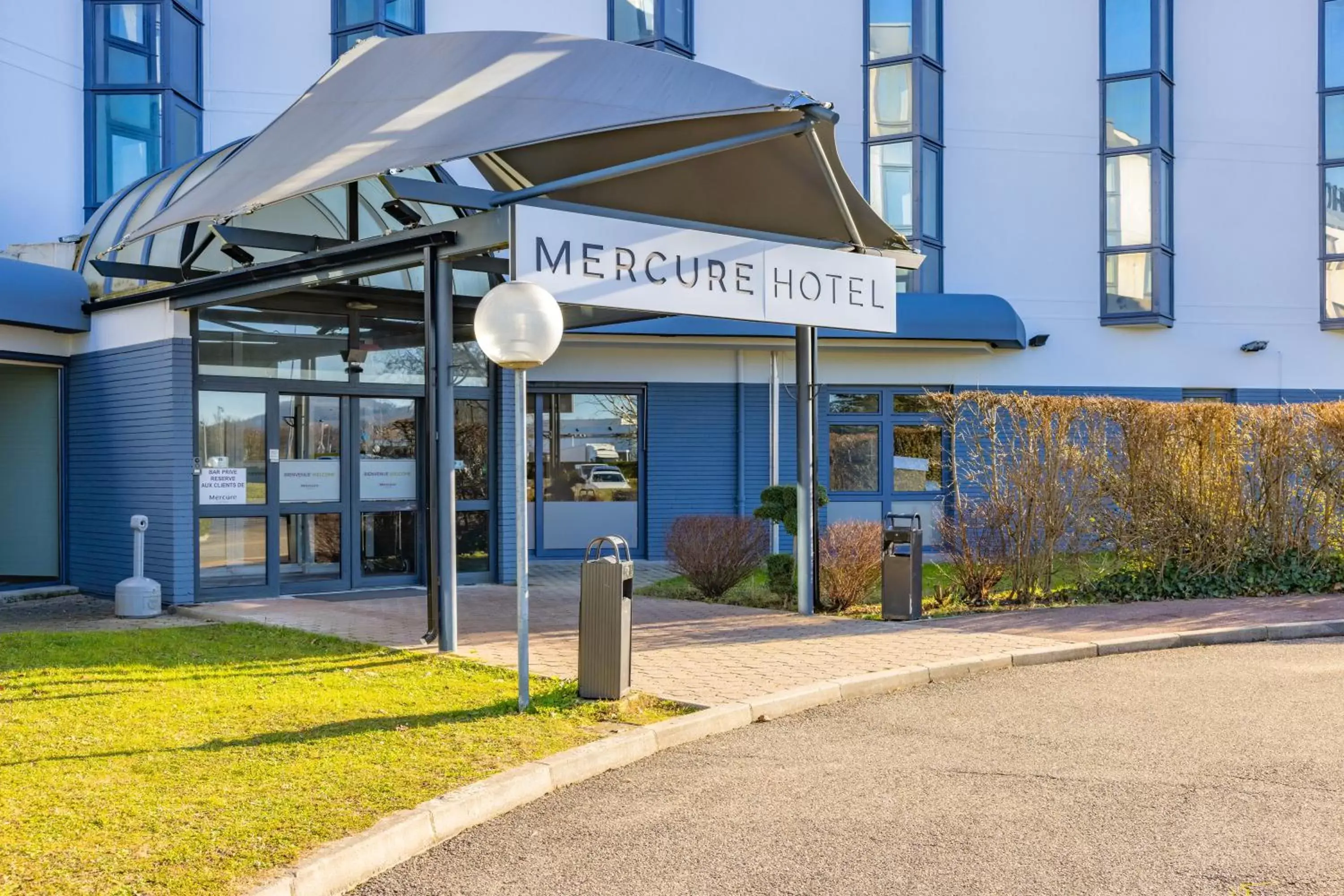 Facade/entrance in Mercure Lyon Est Villefontaine