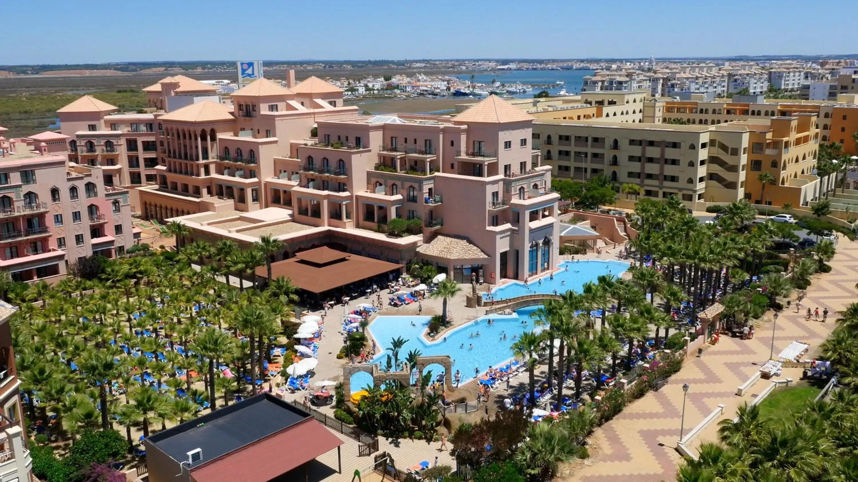 Facade/entrance, Pool View in Playacanela Hotel