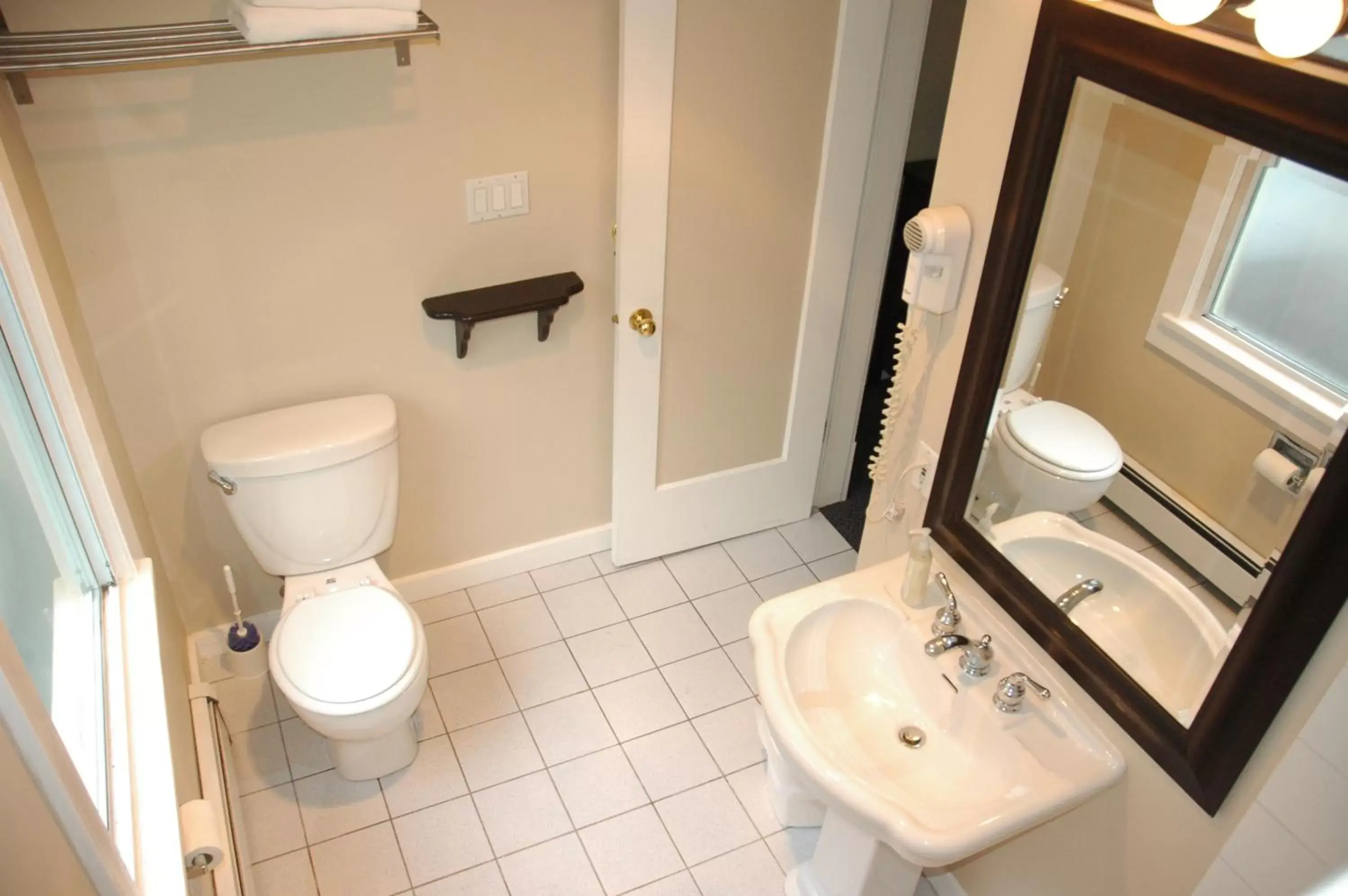 Bathroom in Douglas Guest House