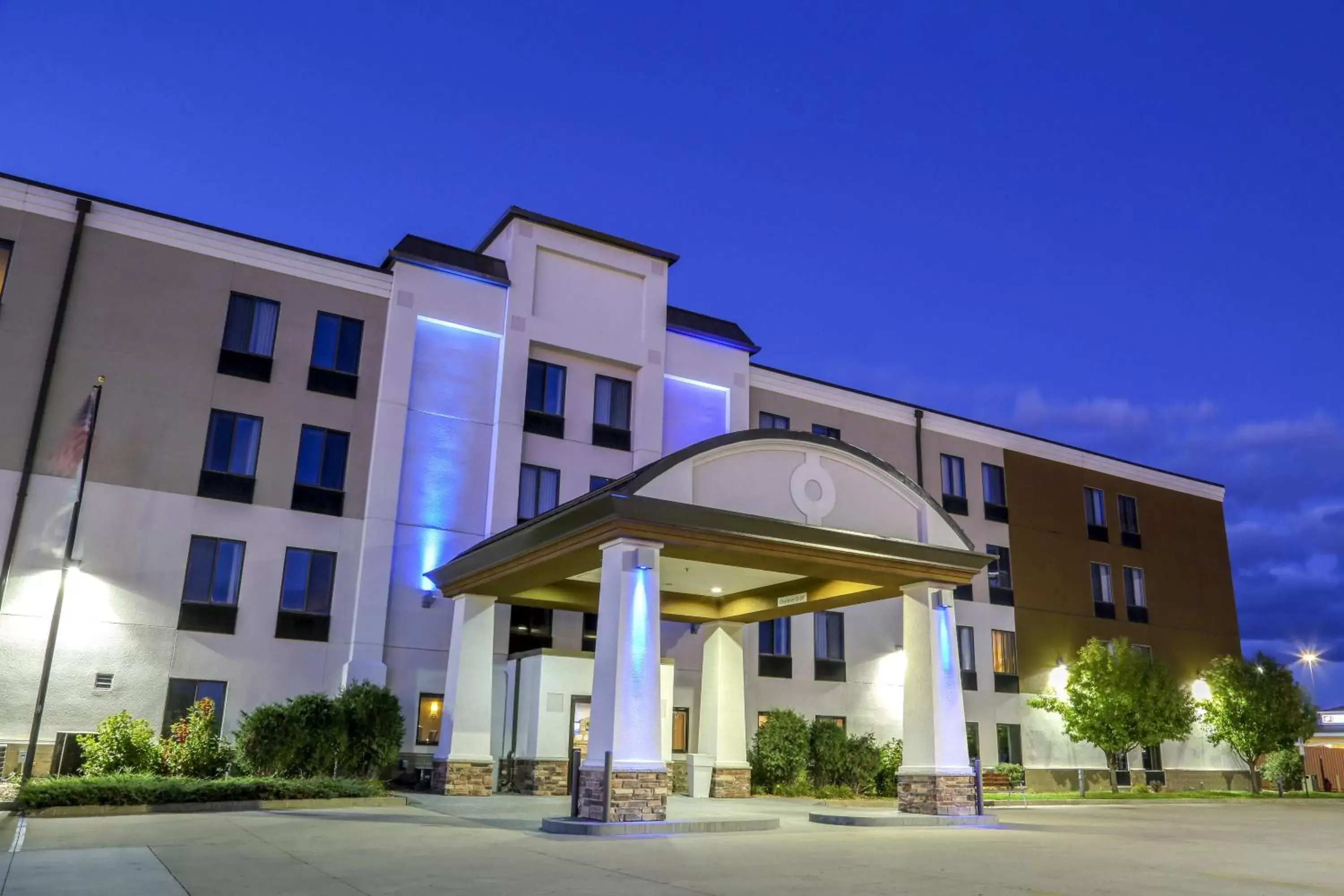 Property Building in Holiday Inn Express Fargo - West Acres, an IHG Hotel