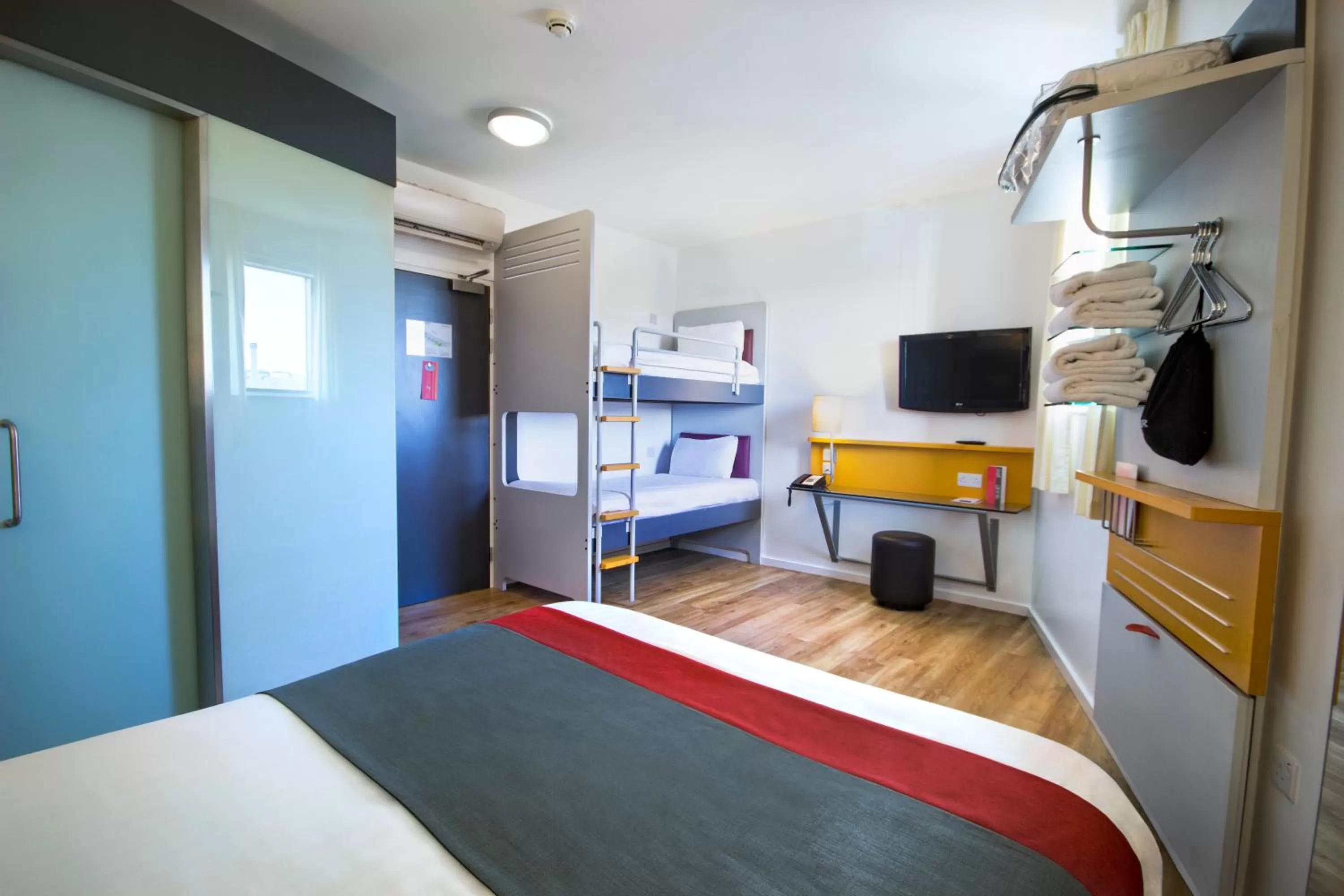 Photo of the whole room, Bed in Sleeperz Hotel Newcastle