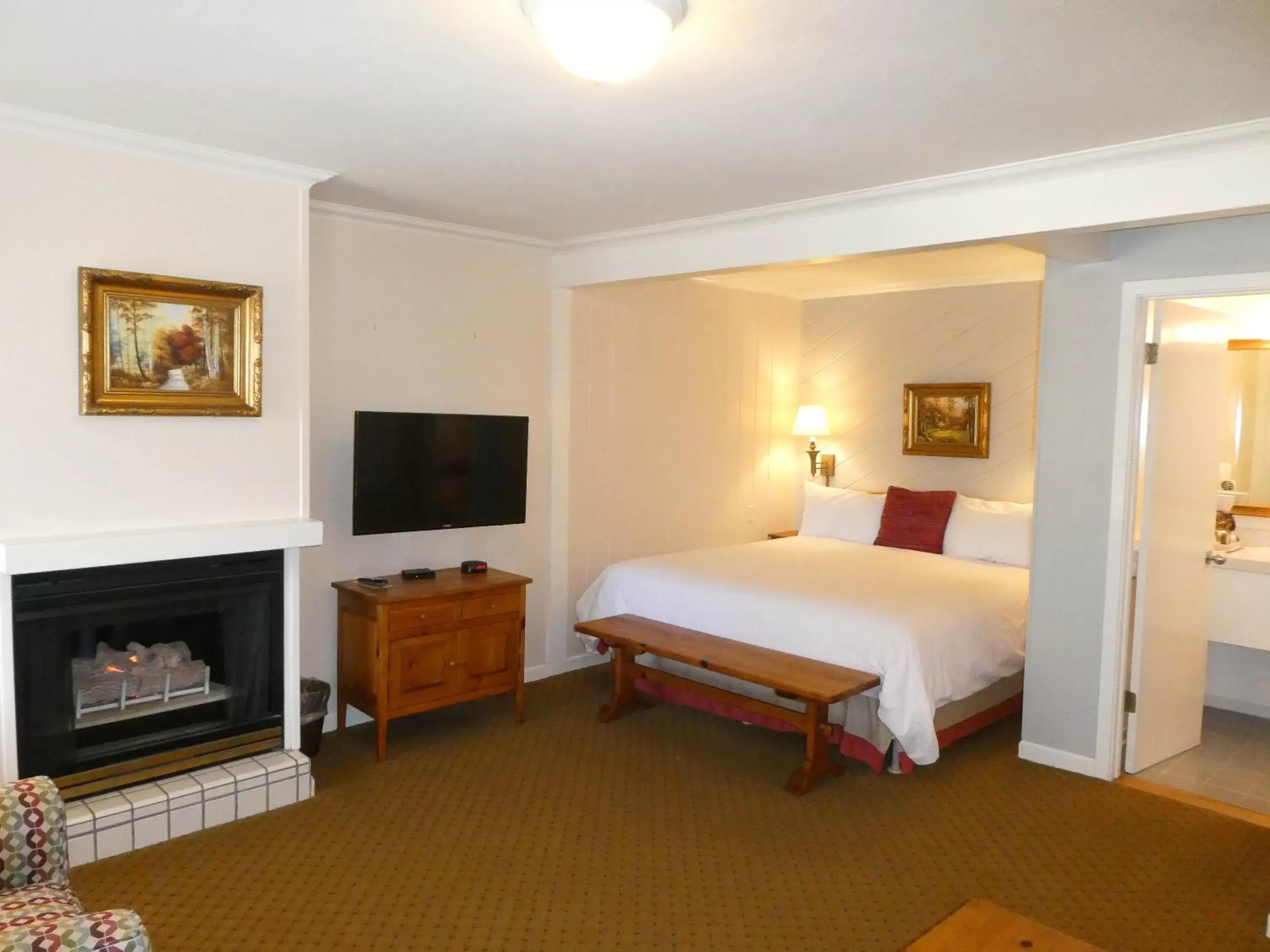 Eton Room with Parking in Briarwood Inn