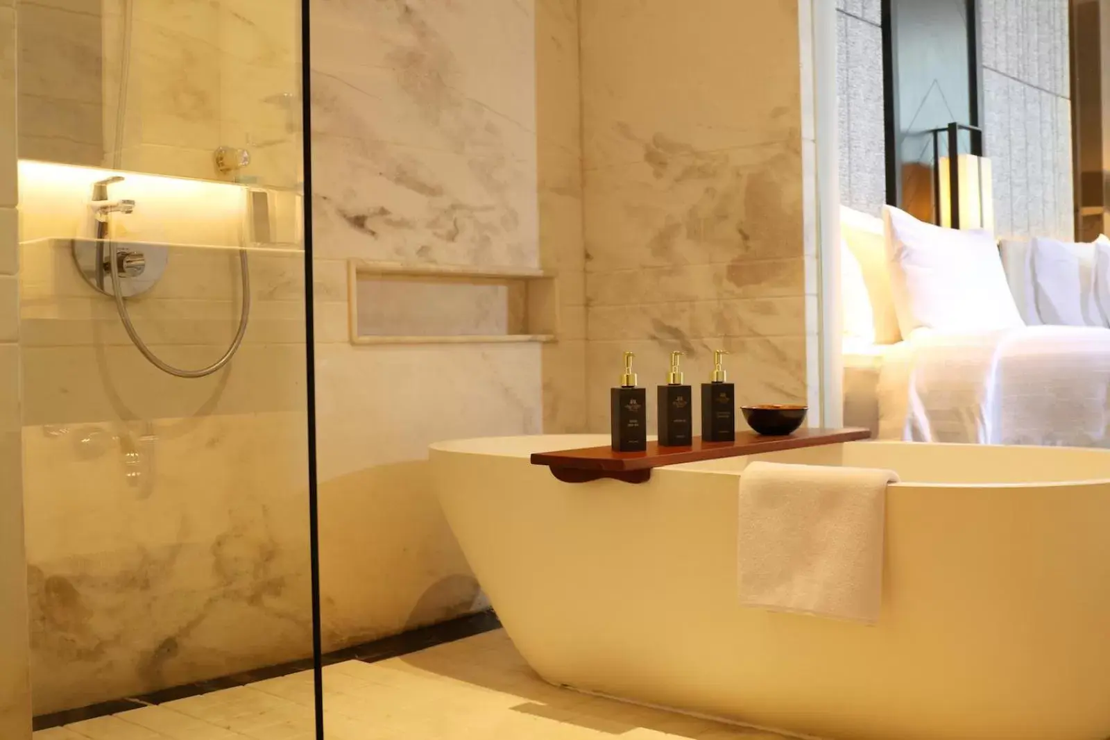 Bathroom in JHL Solitaire Gading Serpong Bathroom in JHL Solitaire Gading Serpong