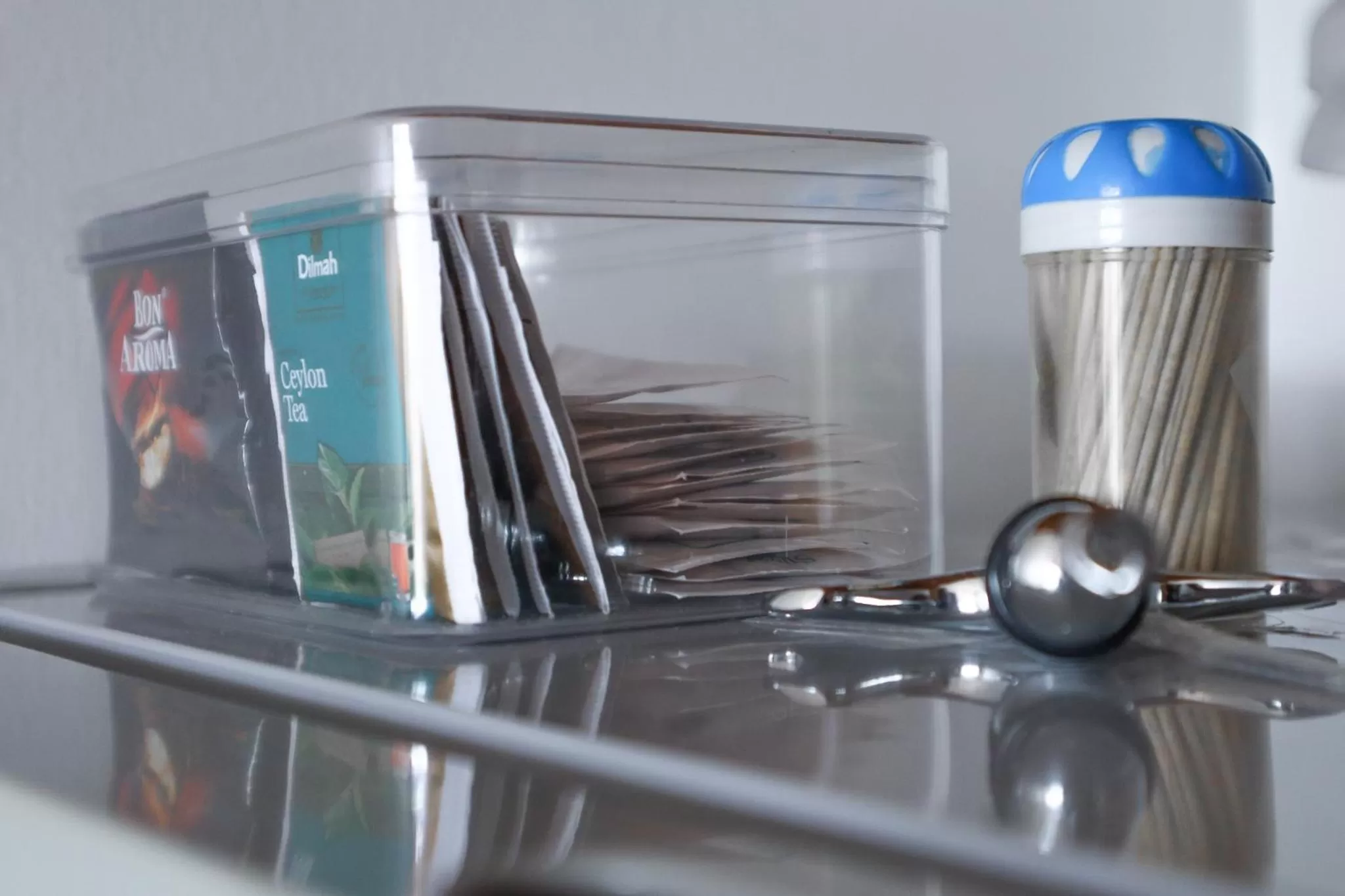 Coffee/tea facilities in The One Ella