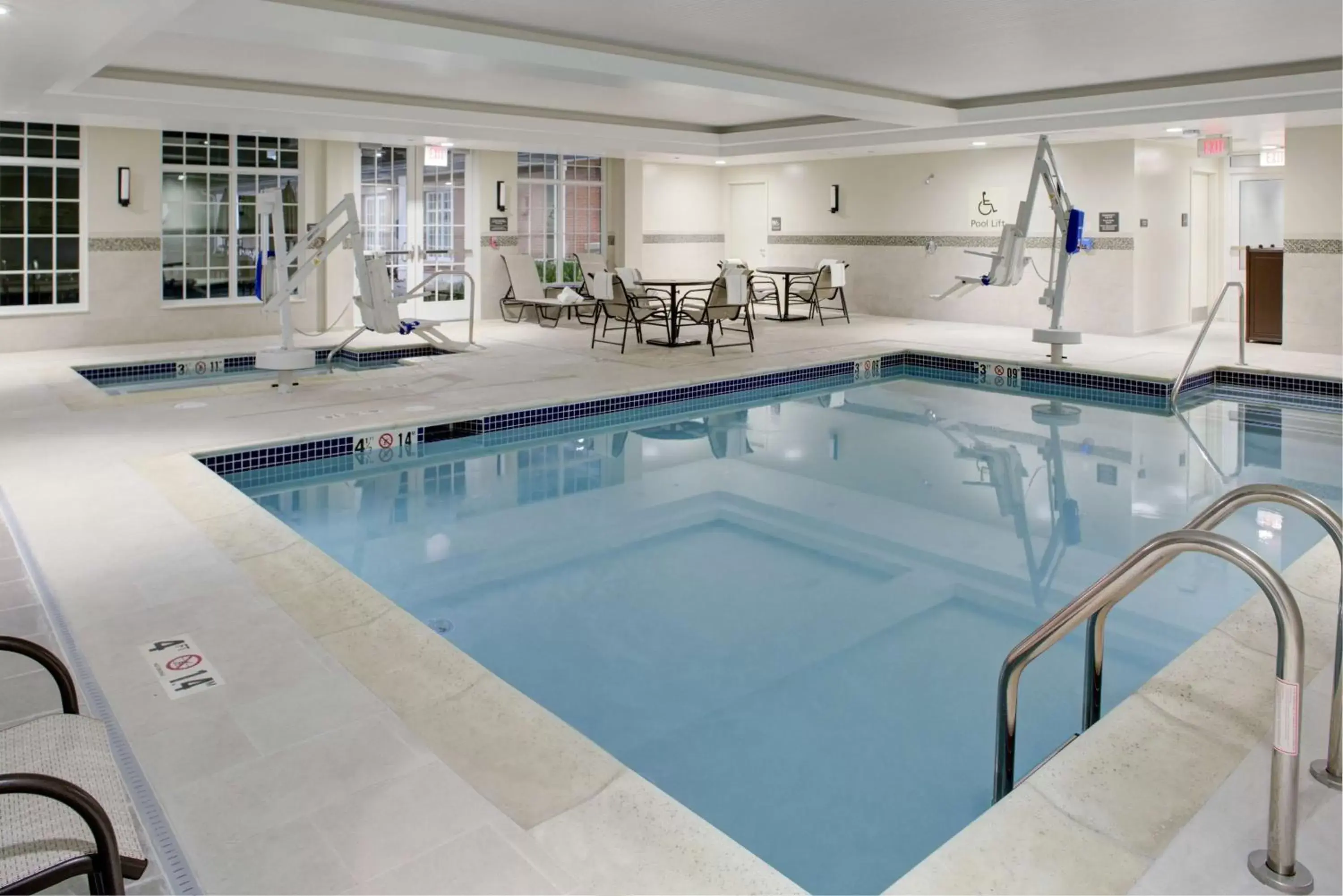 Pool view, Swimming Pool in Hampton Inn & Suites Manchester, Vt