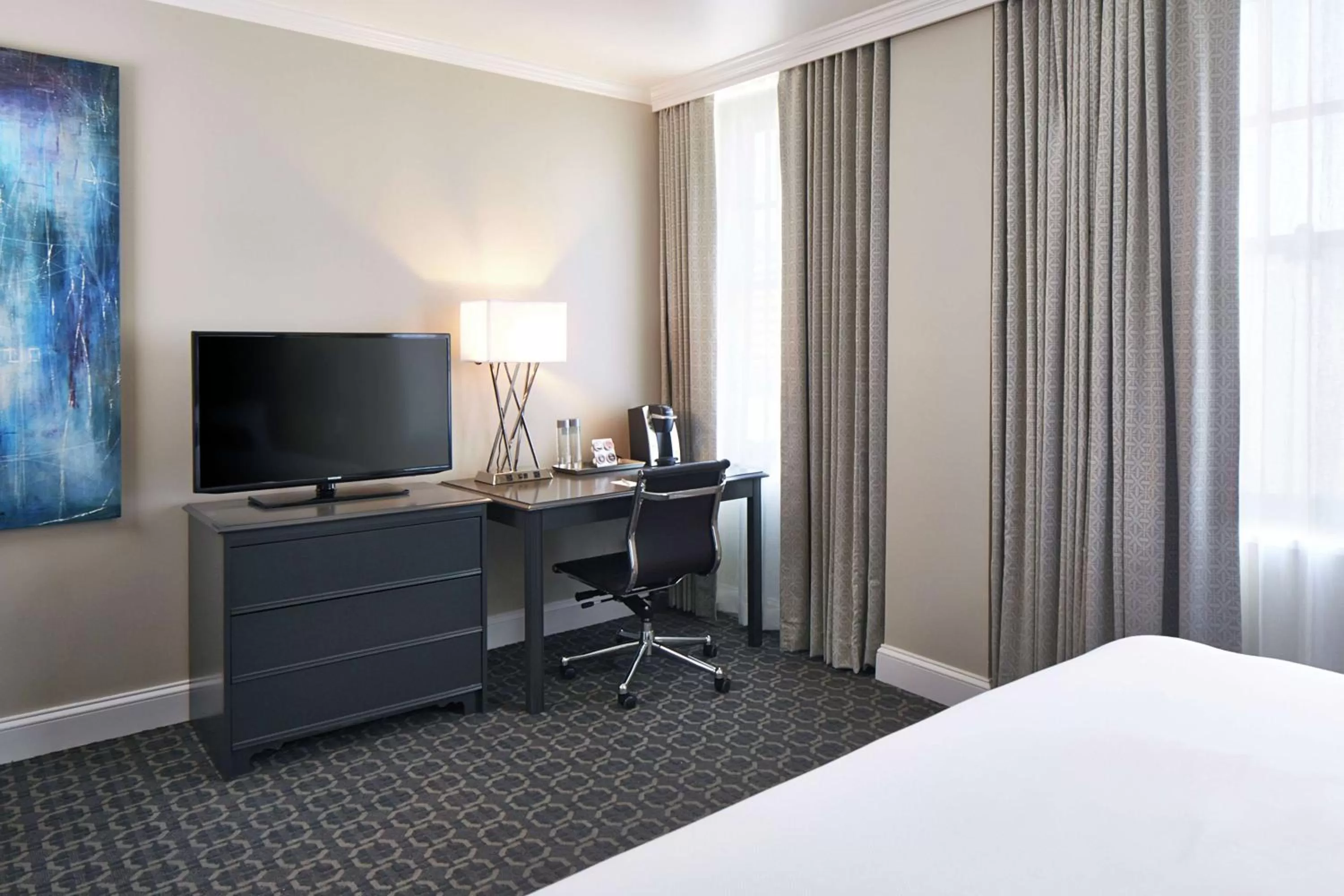 Bedroom, Bed in Redmont Hotel Birmingham - Curio Collection by Hilton