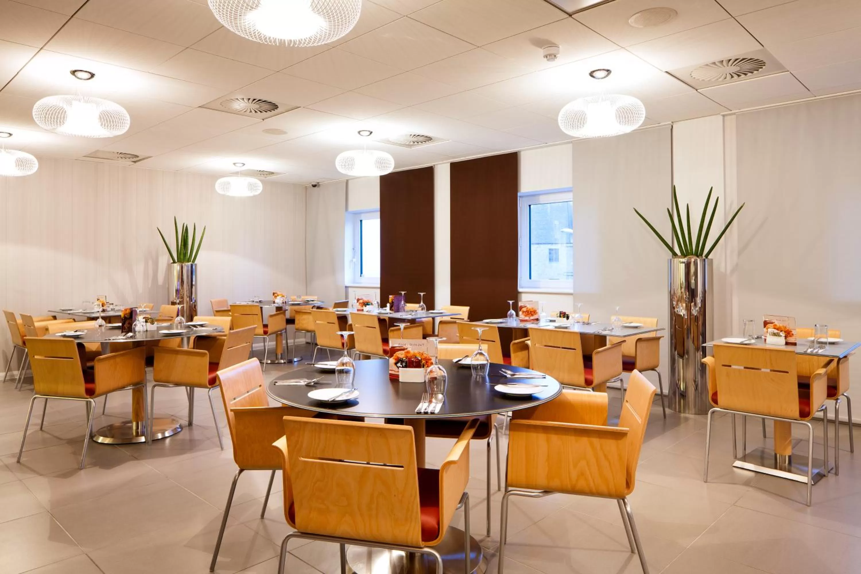 Restaurant/places to eat in ibis Aberdeen Centre – Quayside