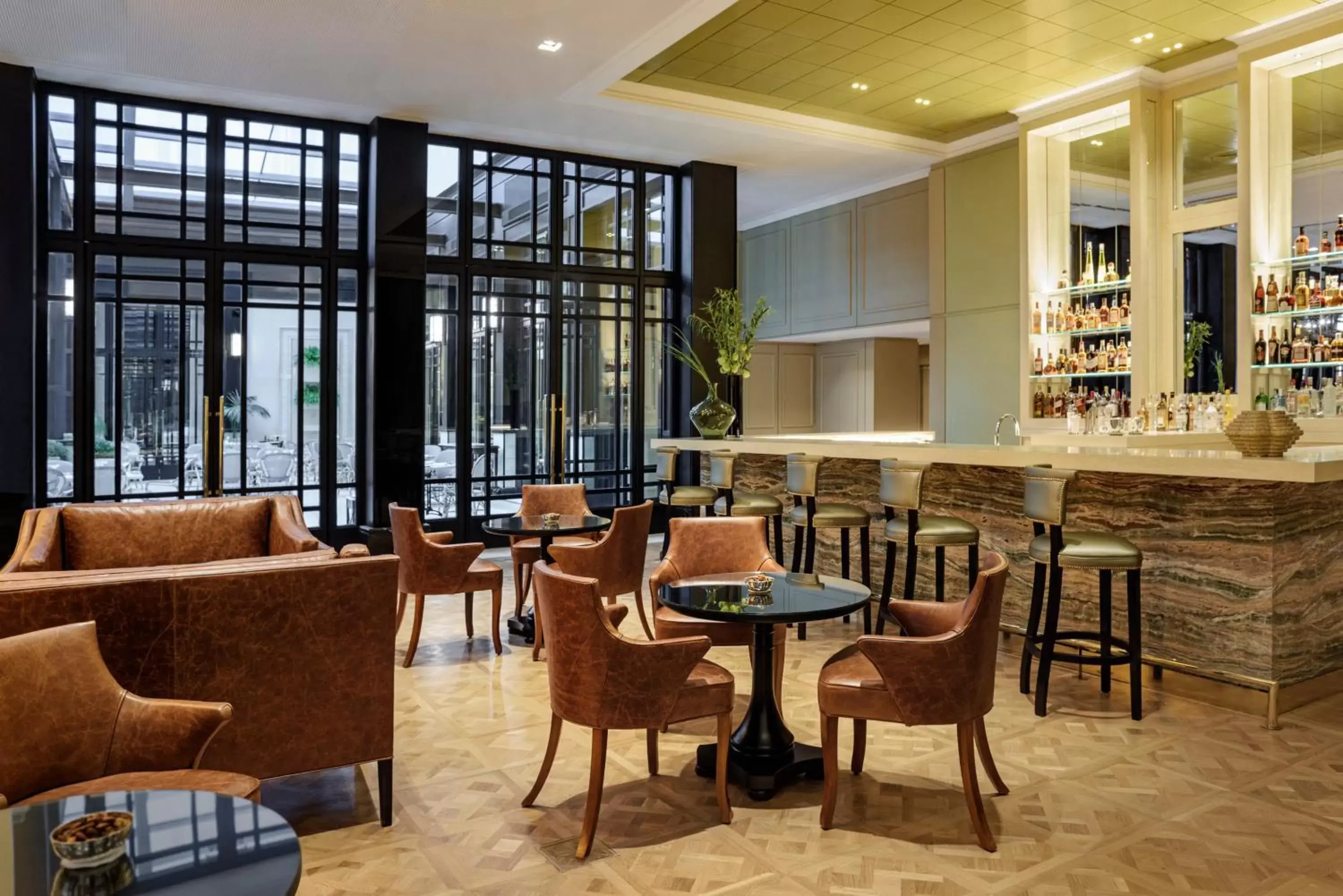 Lounge or bar, Restaurant/Places to Eat in Alvear Icon Hotel