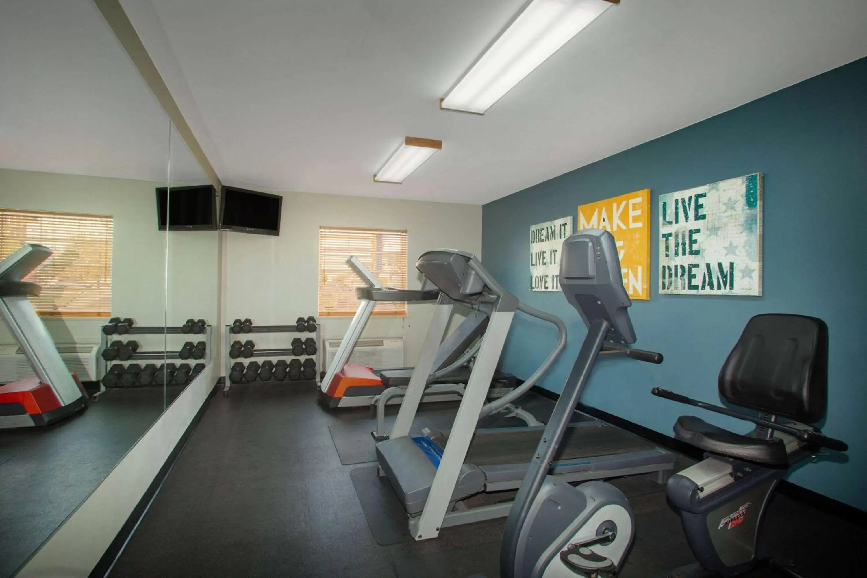Fitness centre/facilities, Fitness Center/Facilities in Baymont by Wyndham Jefferson City
