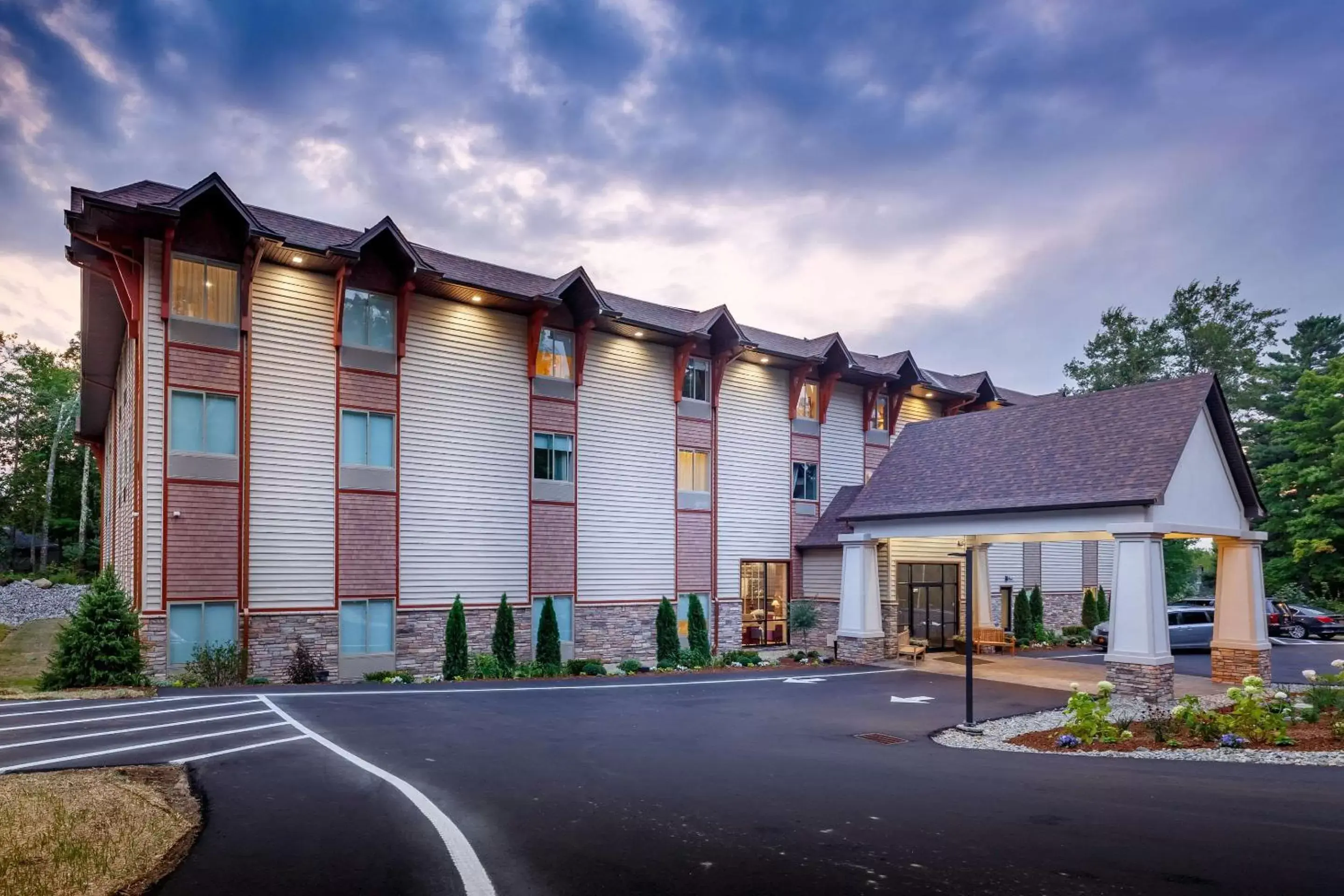 Property Building in The Chandler at White Mountains, Ascend Hotel Collection