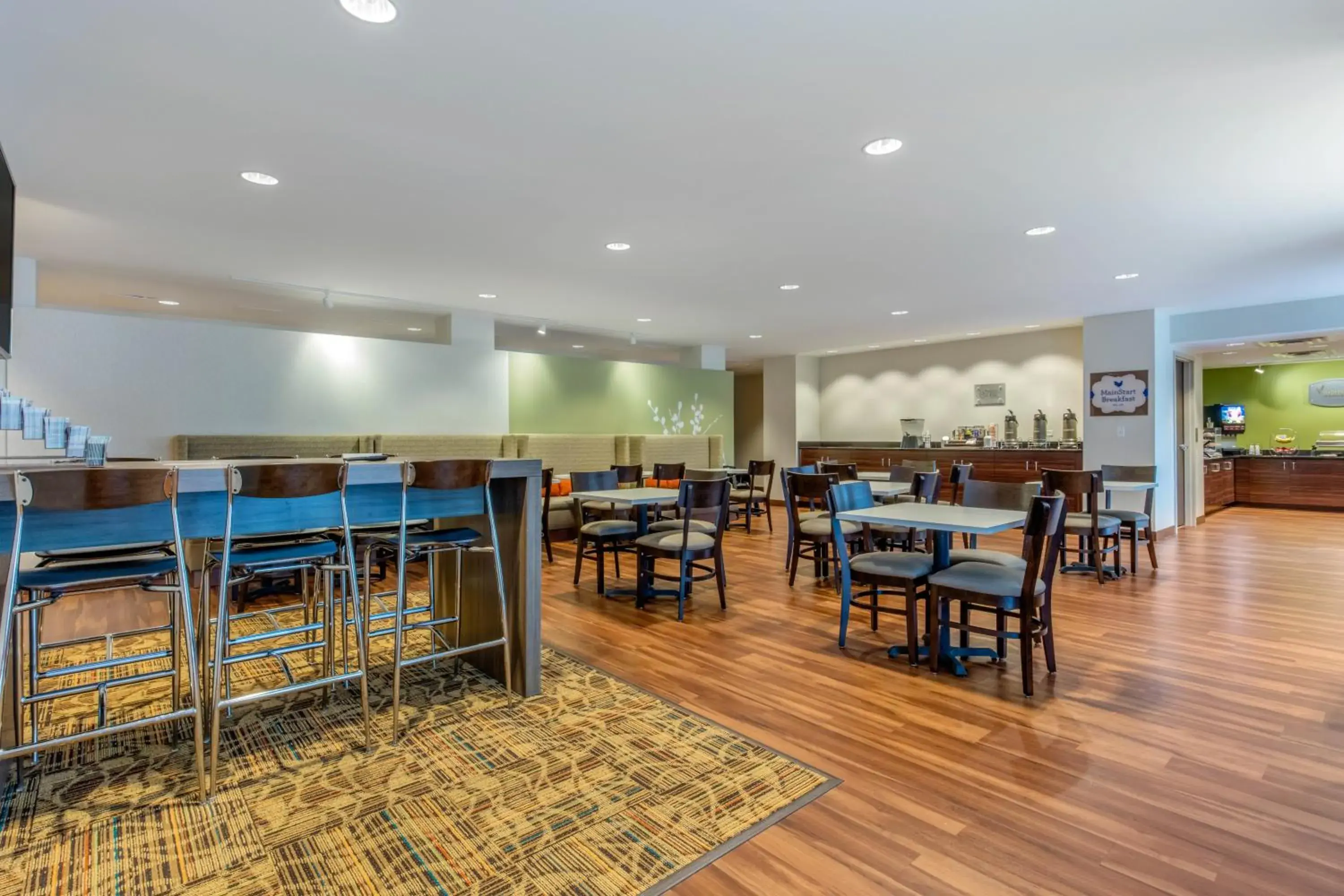 Breakfast, Restaurant/Places to Eat in MainStay Suites St. Louis - Airport