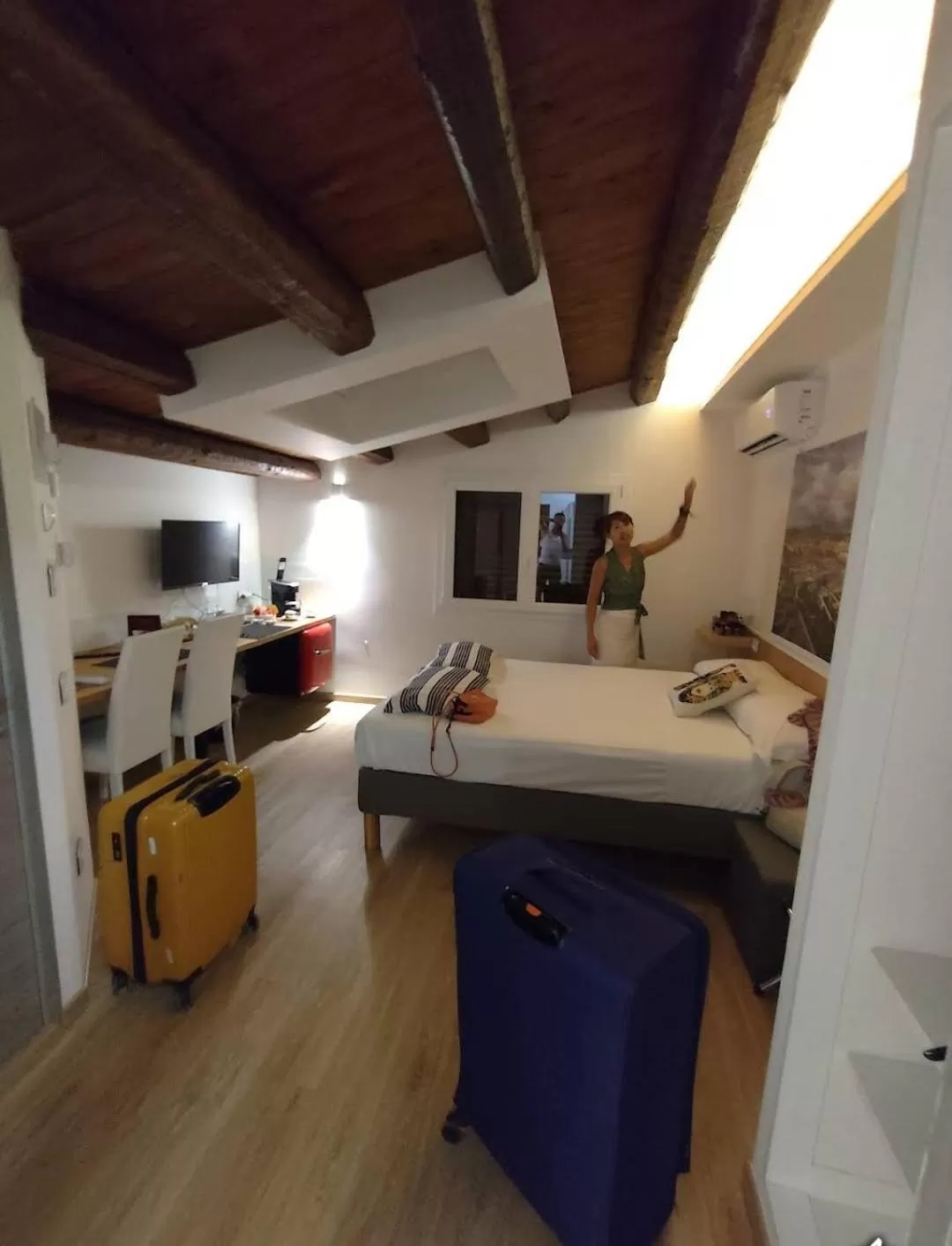 TV and multimedia in San Francesco Rooms and Apartment with Terrace in Palermo Locazione Turistica