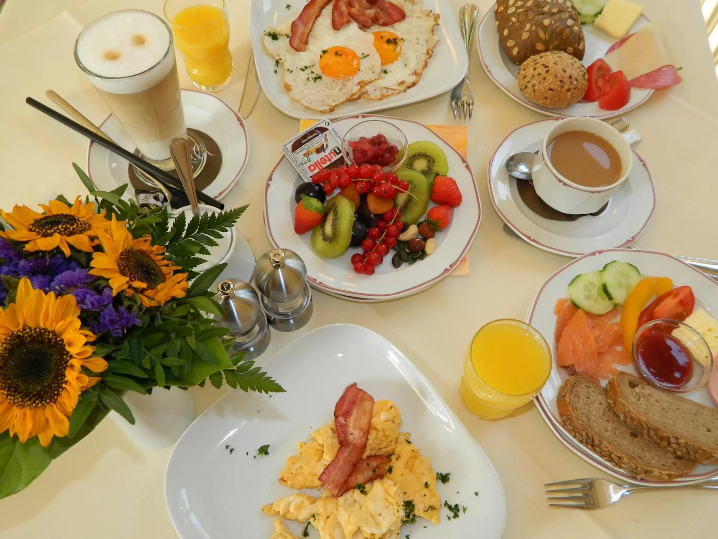 Buffet breakfast in Parkhotel Güldene Berge
