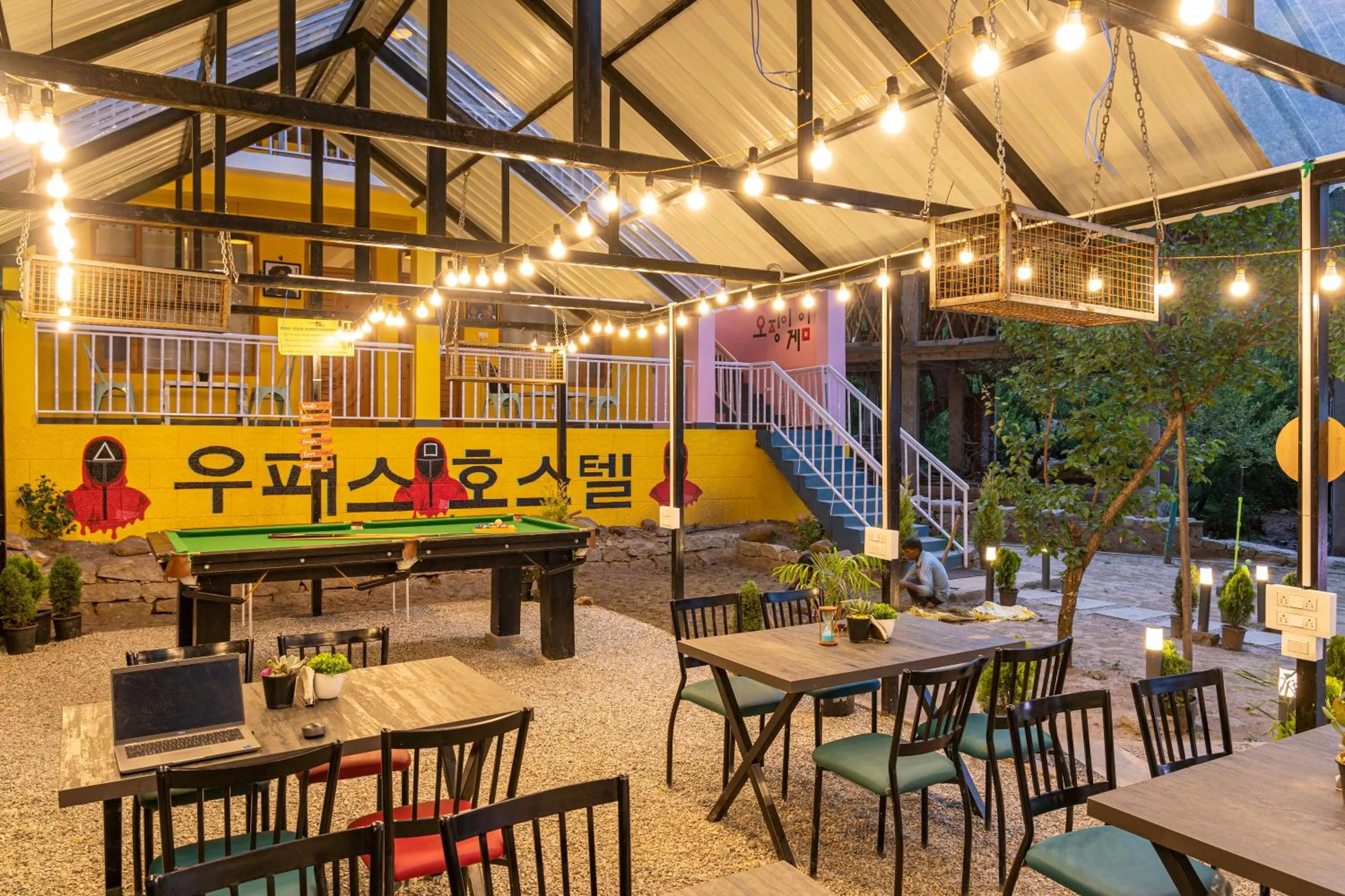 Whoopers Hostel Manali