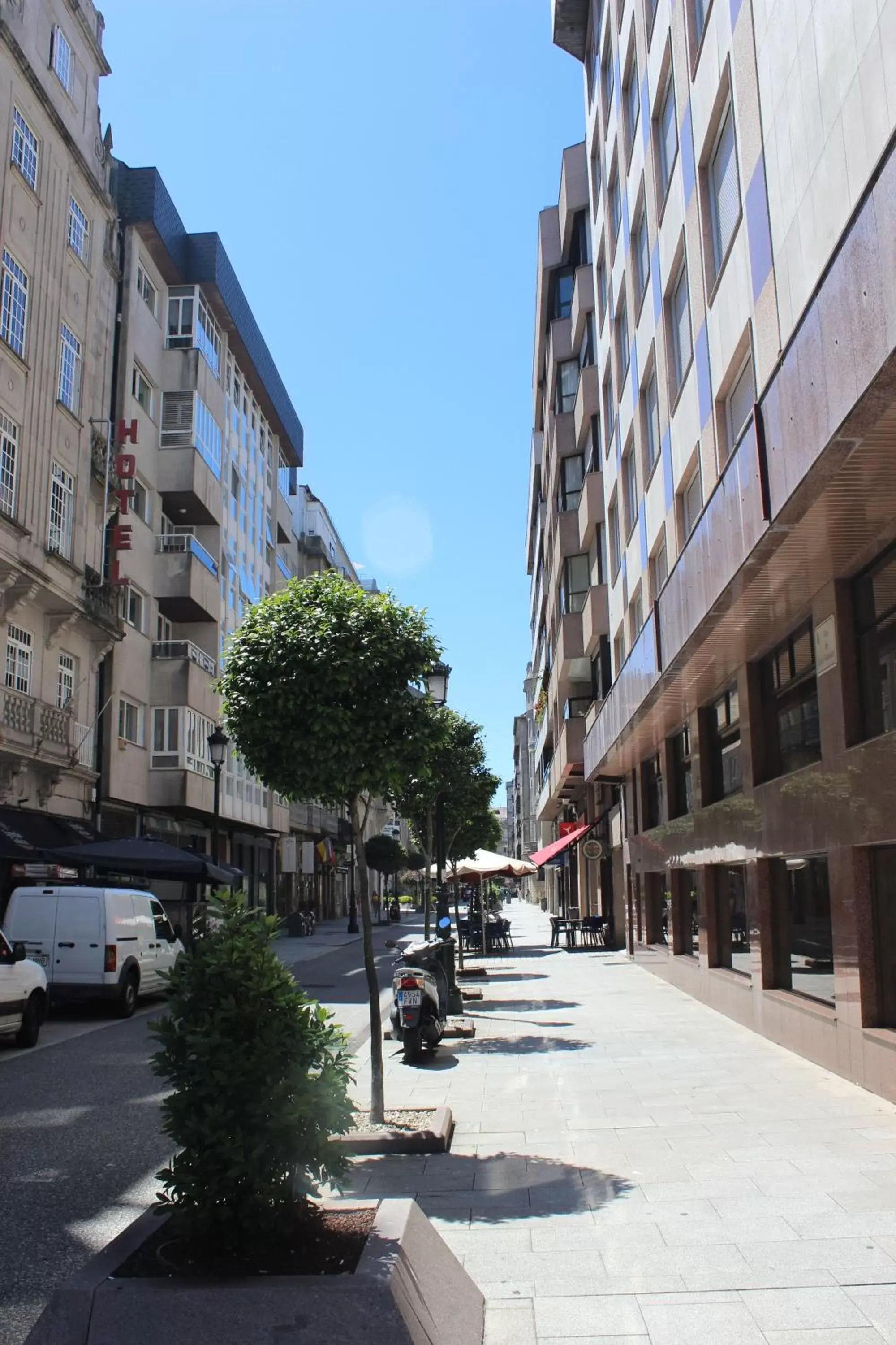 Quiet street view, Neighborhood in Hotel Ciudad de Vigo