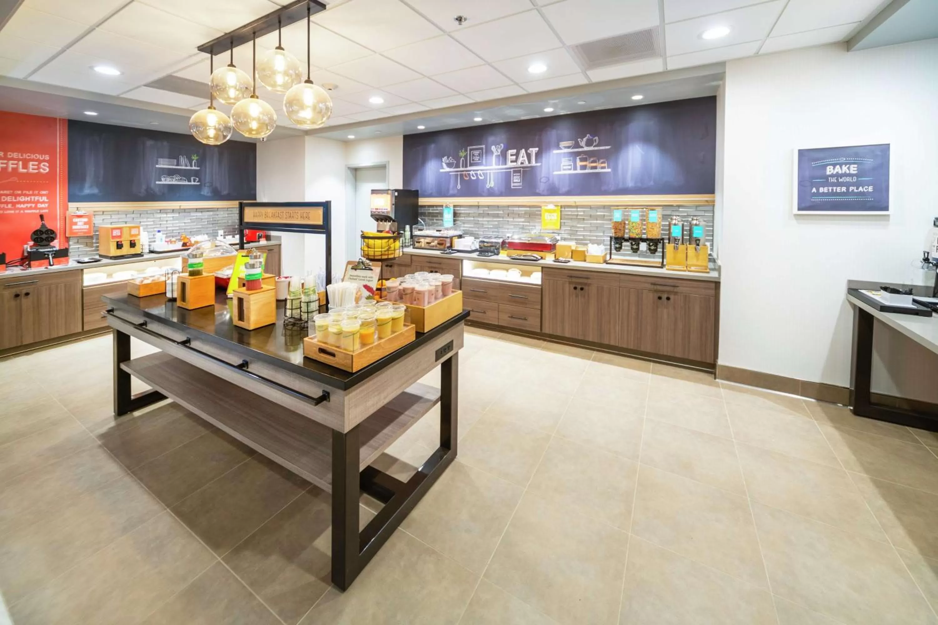 Breakfast in Hampton Inn & Suites Santa Maria