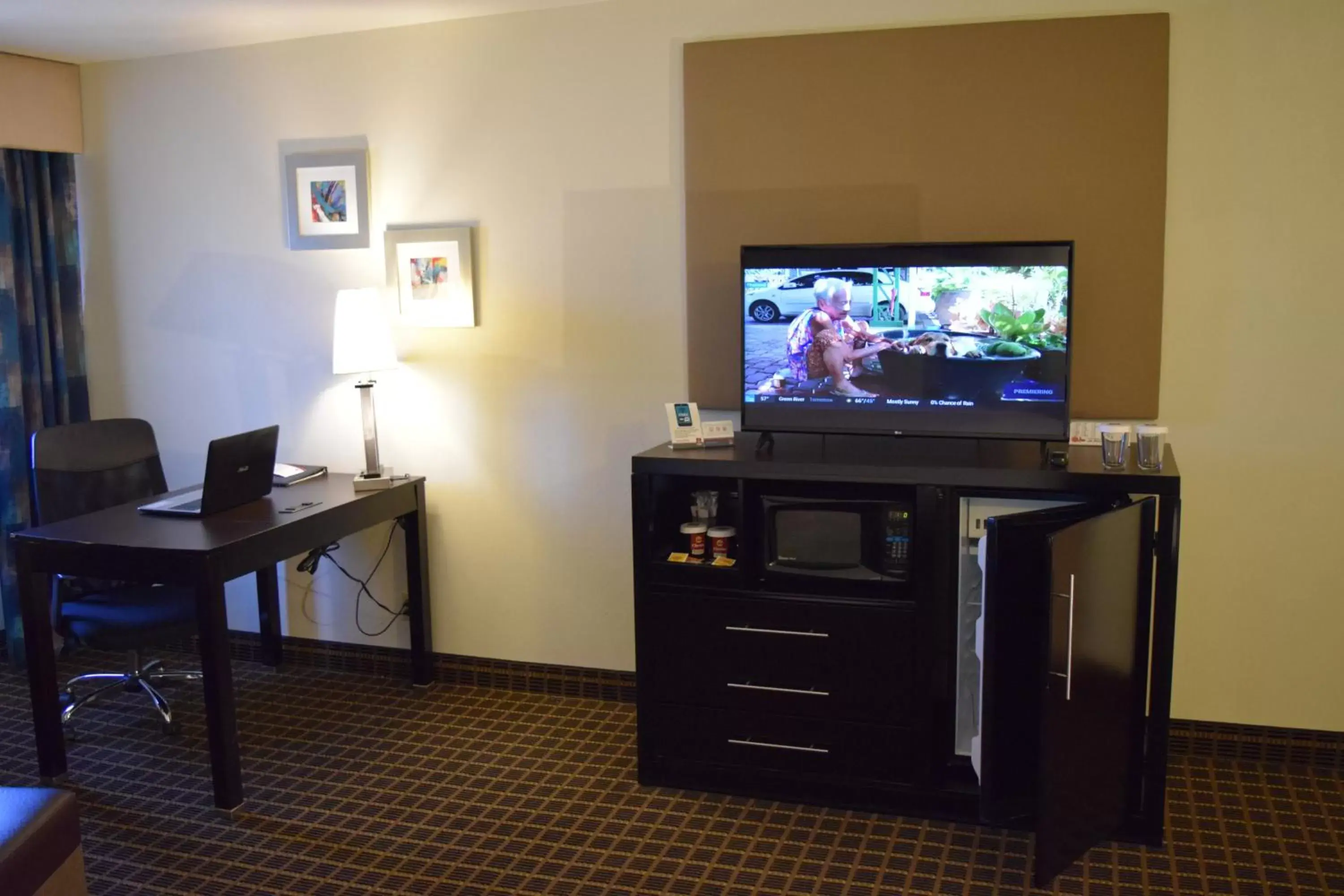 TV and multimedia, TV/Entertainment Center in Clarion Hotel Rock Springs Wyoming