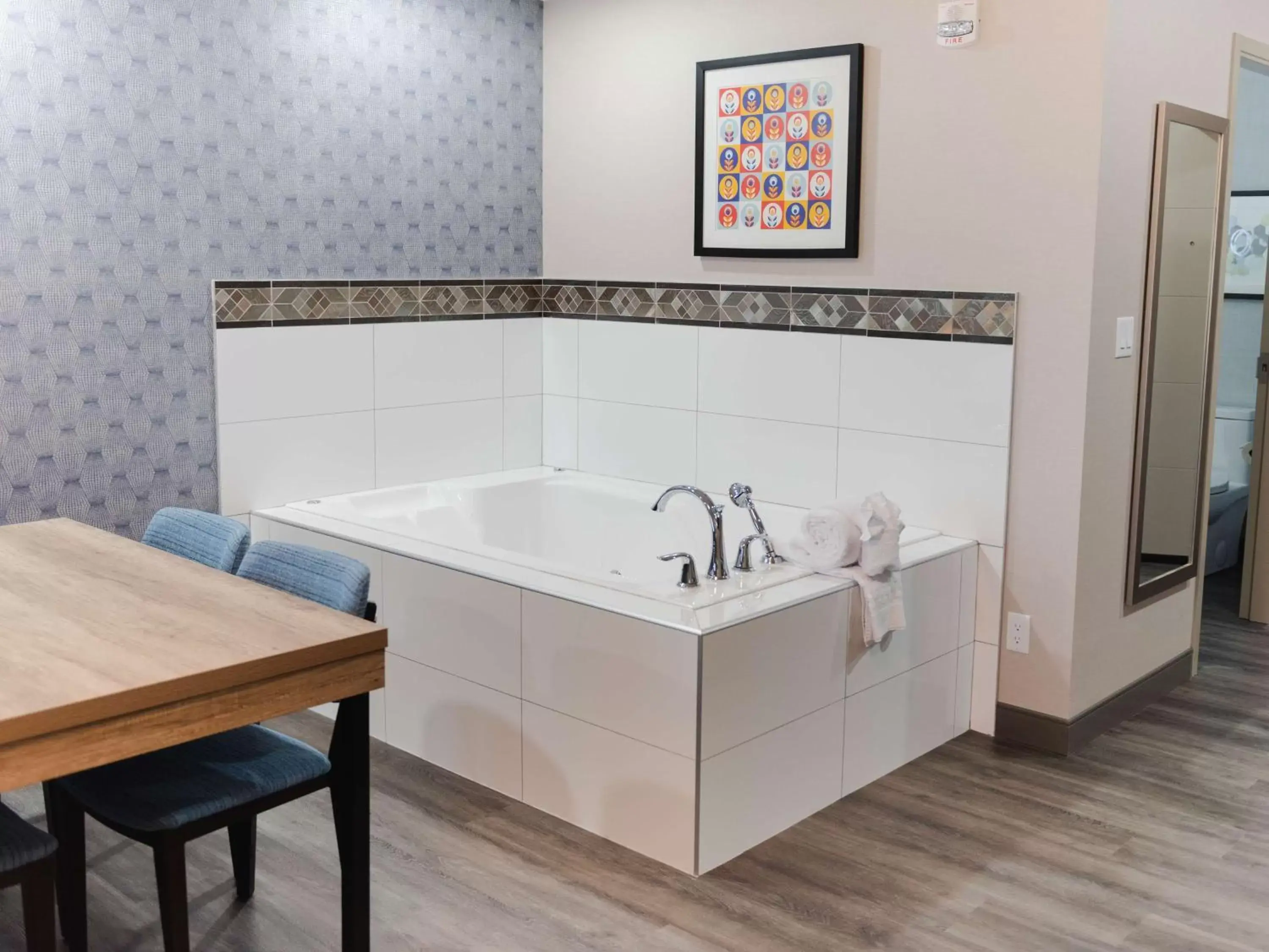 Hot Tub, Bathroom in Best Western Premier Executive Residency Medicine Hat