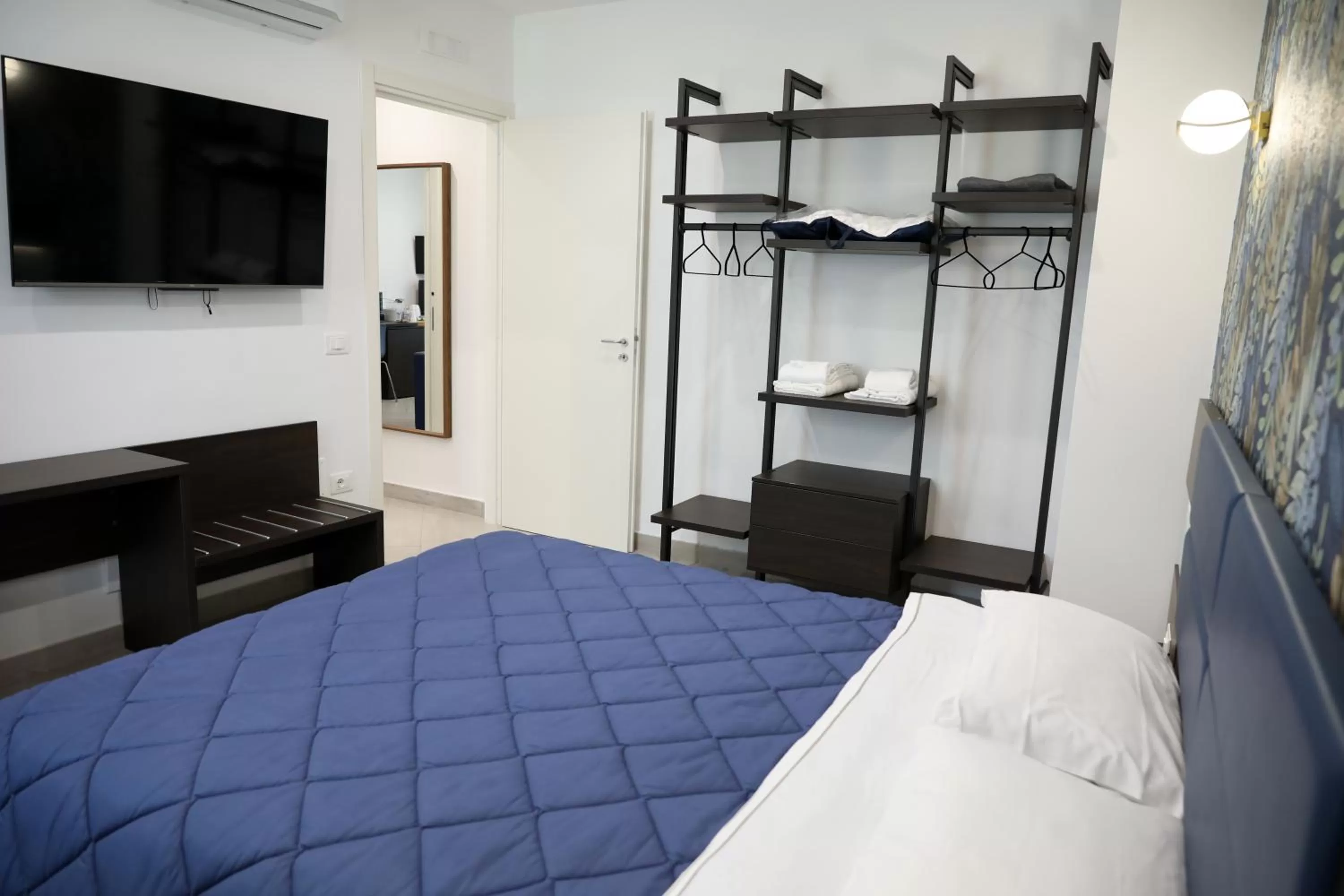 Photo of the whole room, Bed in Palazzo Archeo