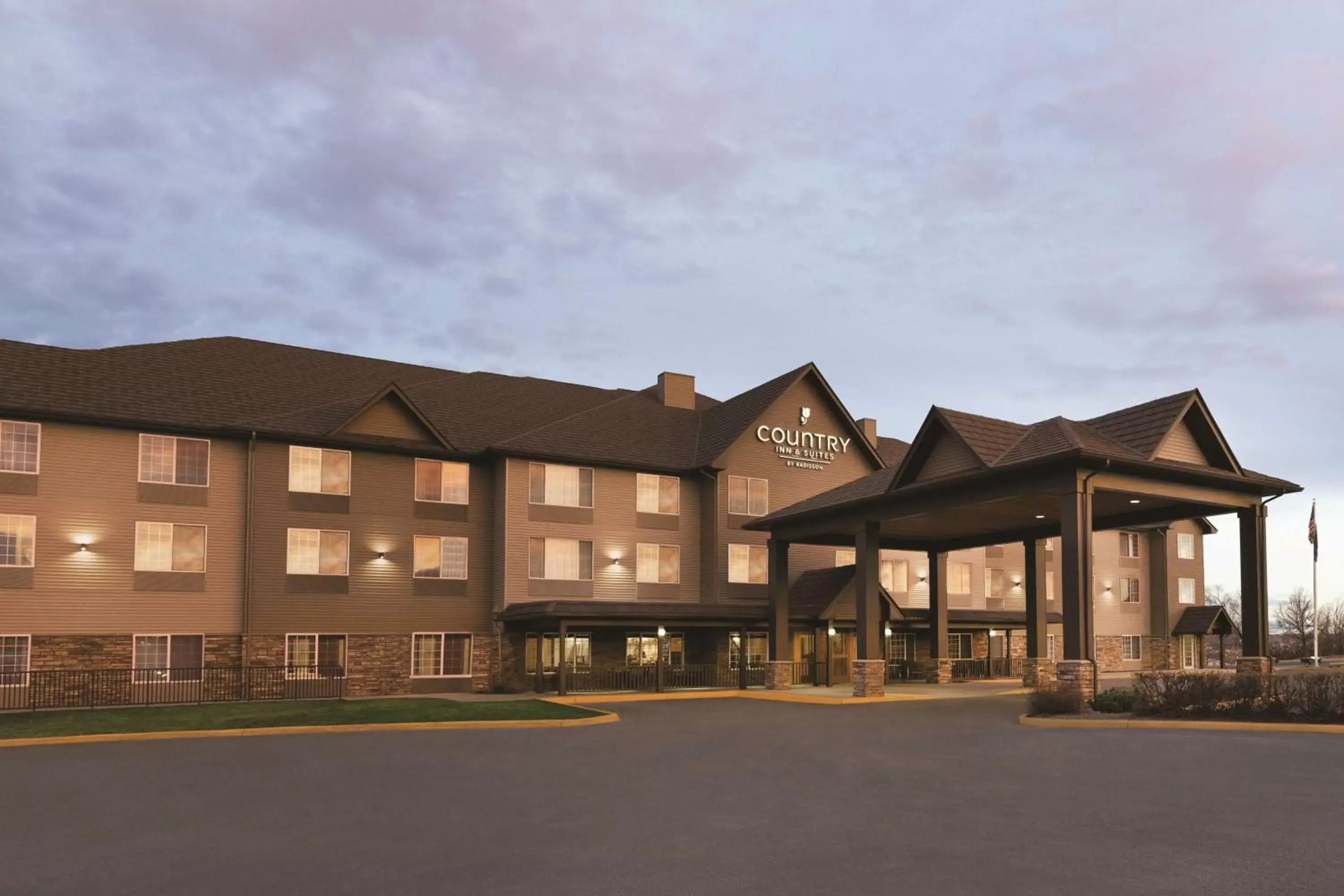 Property building in Country Inn & Suites by Radisson, Billings, MT