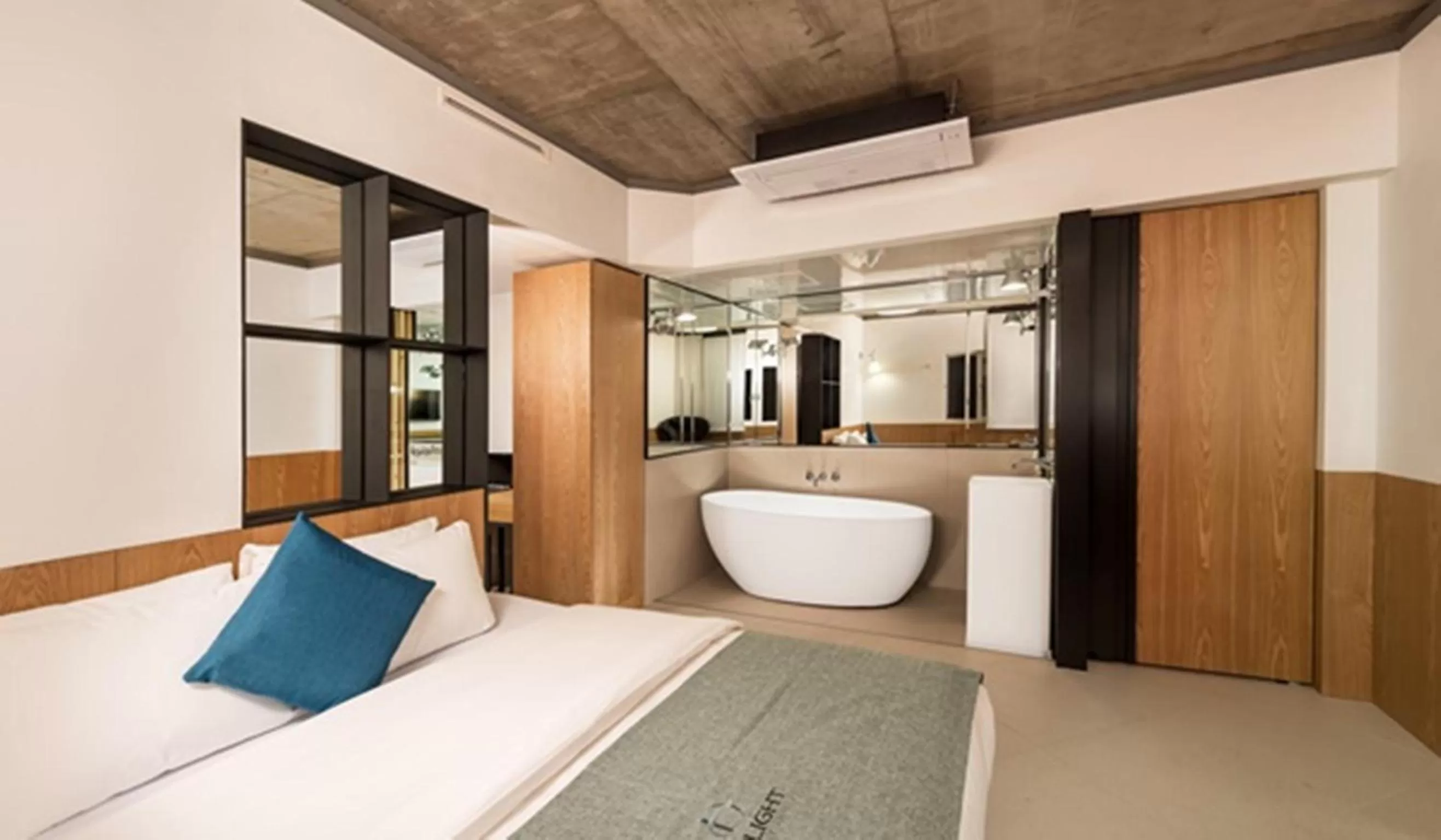 Bed in Delight Hotel Jamsil