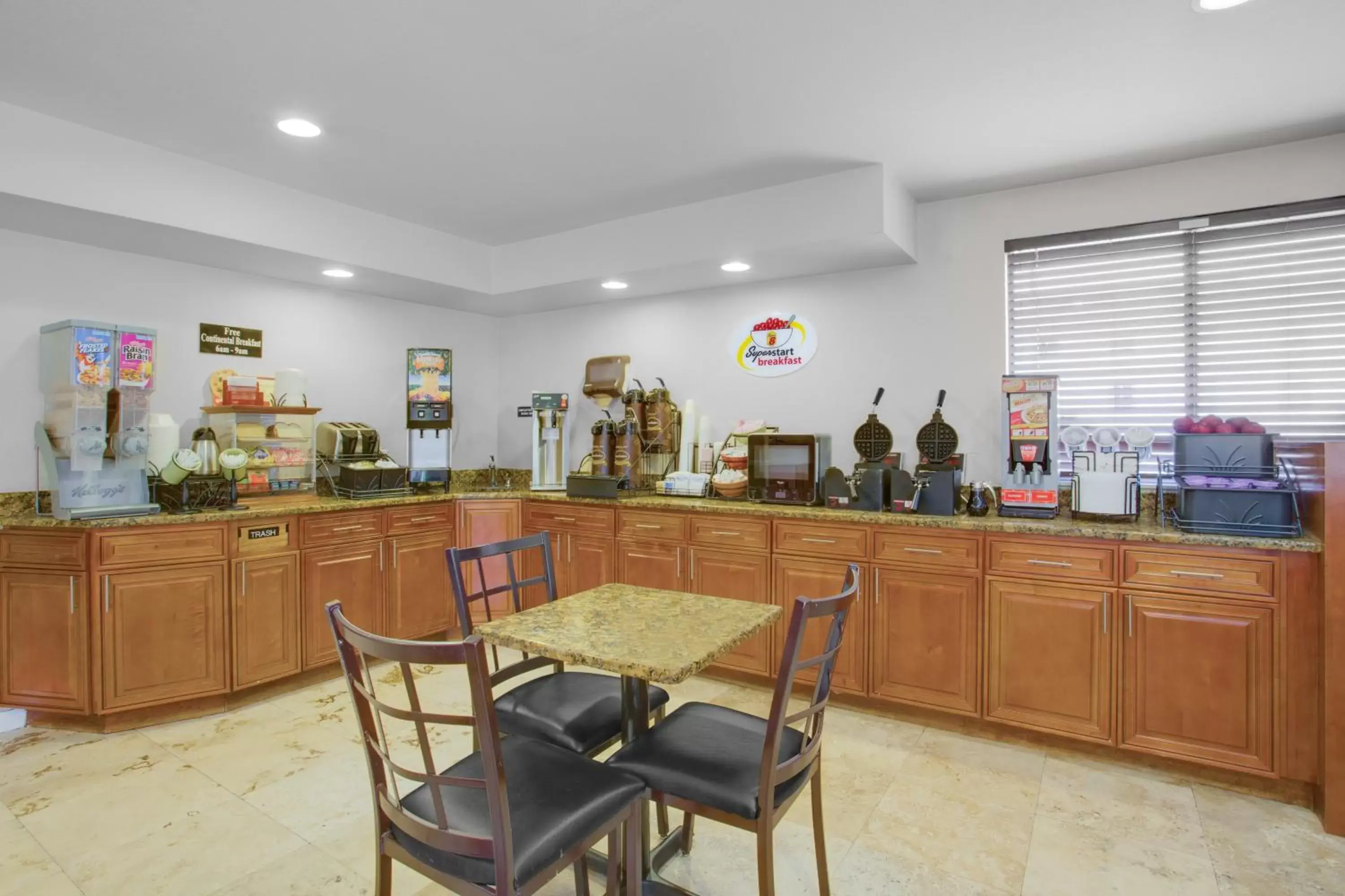 Continental breakfast, Restaurant/Places to Eat in Super 8 by Wyndham Gainesville