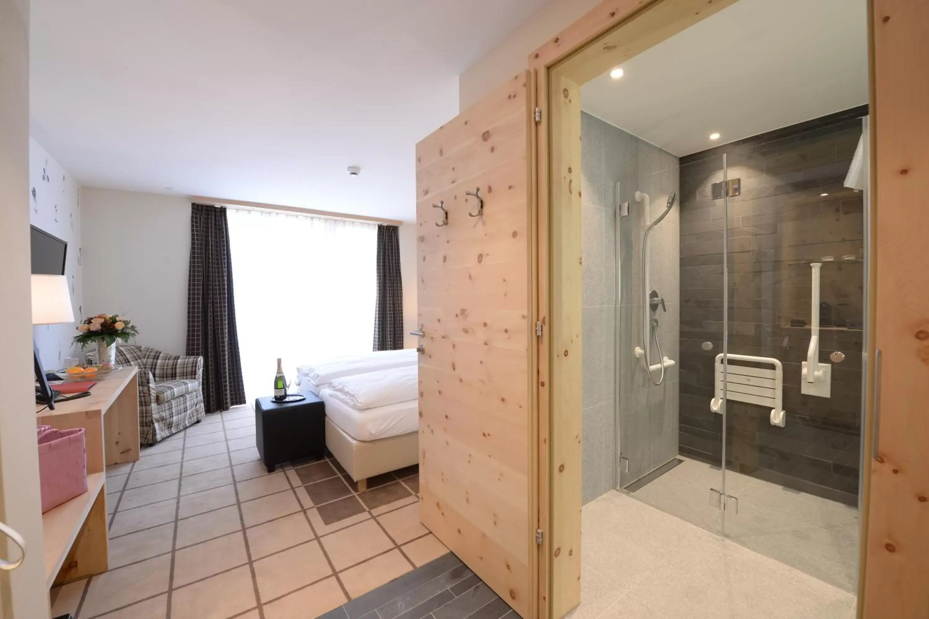 Photo of the whole room, Bathroom in Alpenhotel Fleurs de Zermatt