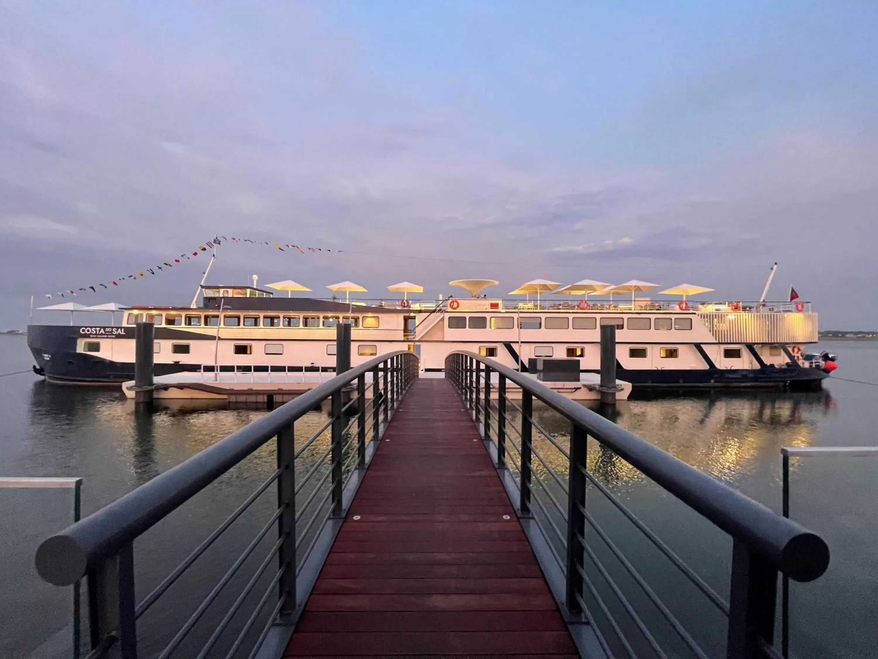 River view in Costa do Sal Hotel Boat Lounge