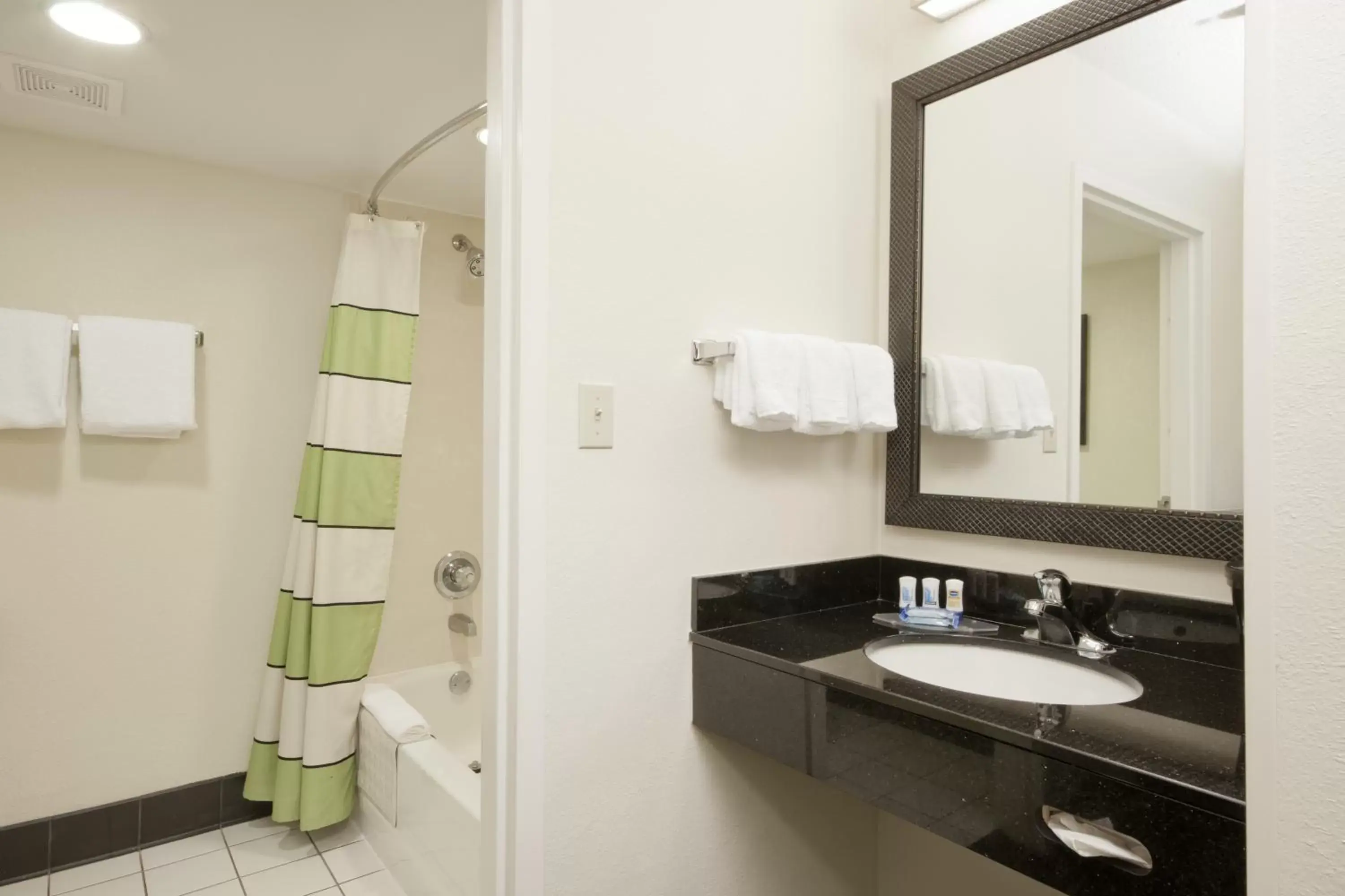 Bathroom in Wingate by Wyndham Gurnee