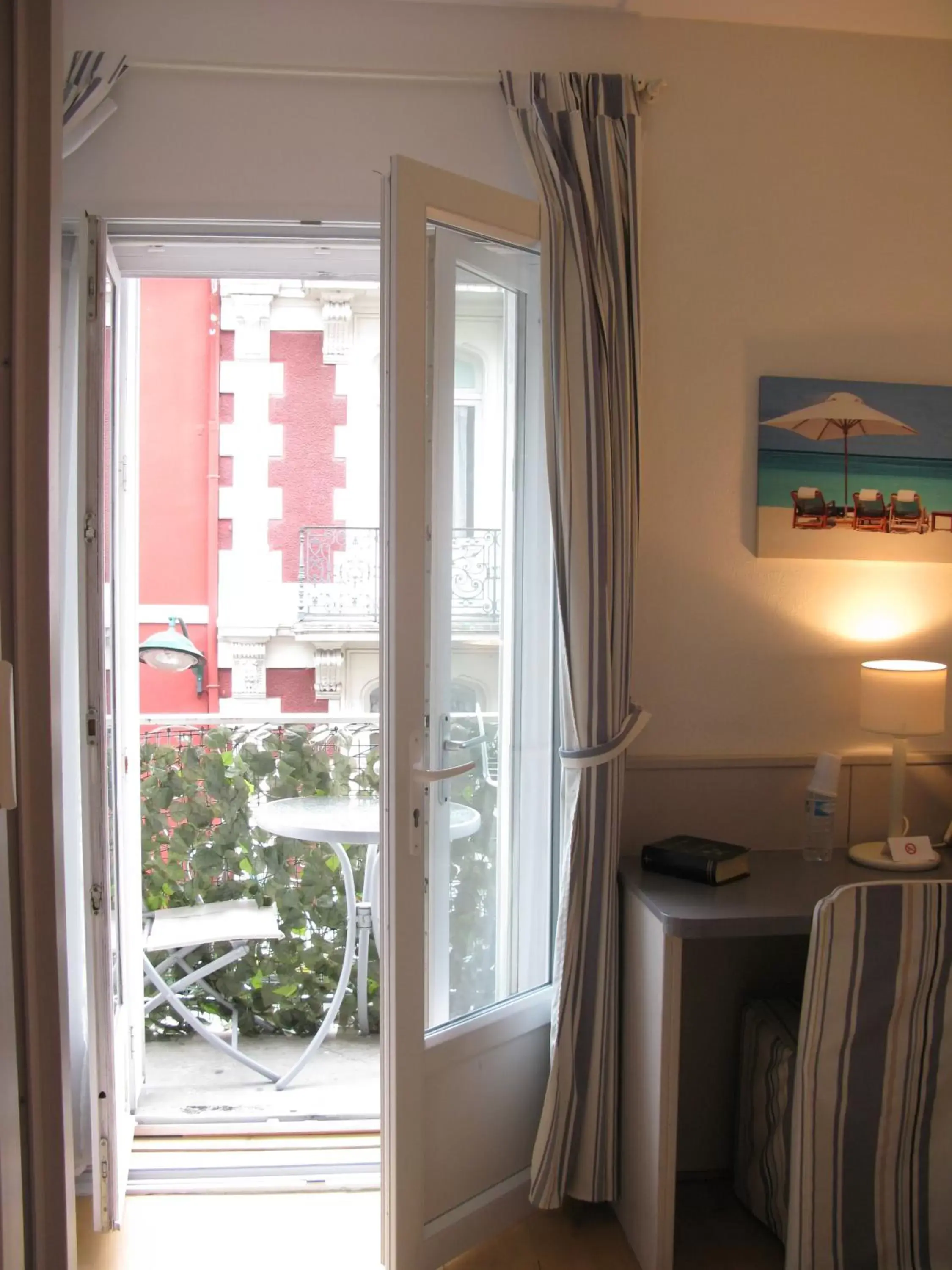Photo of the whole room, Balcony/Terrace in Au Berceau de Bernadette