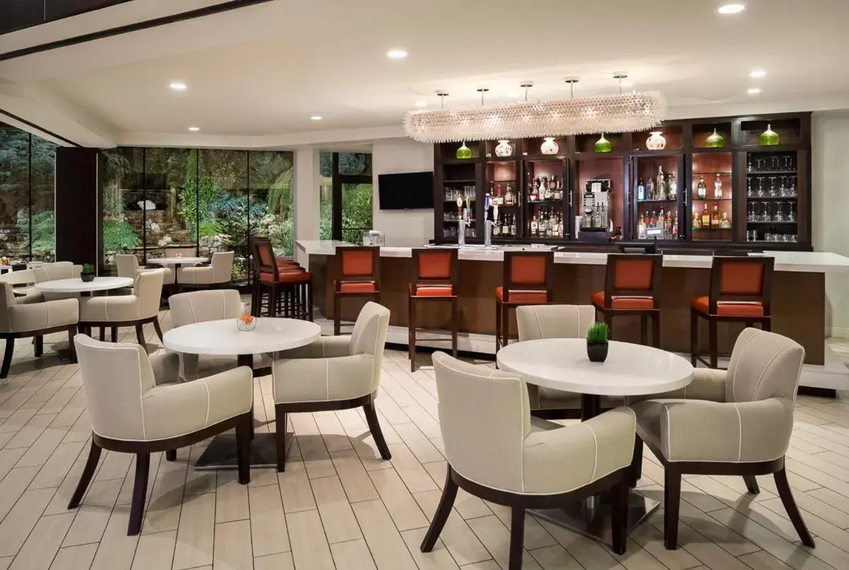 Restaurant/places to eat, Lounge/Bar in Hyatt Regency Suites Atlanta Northwest