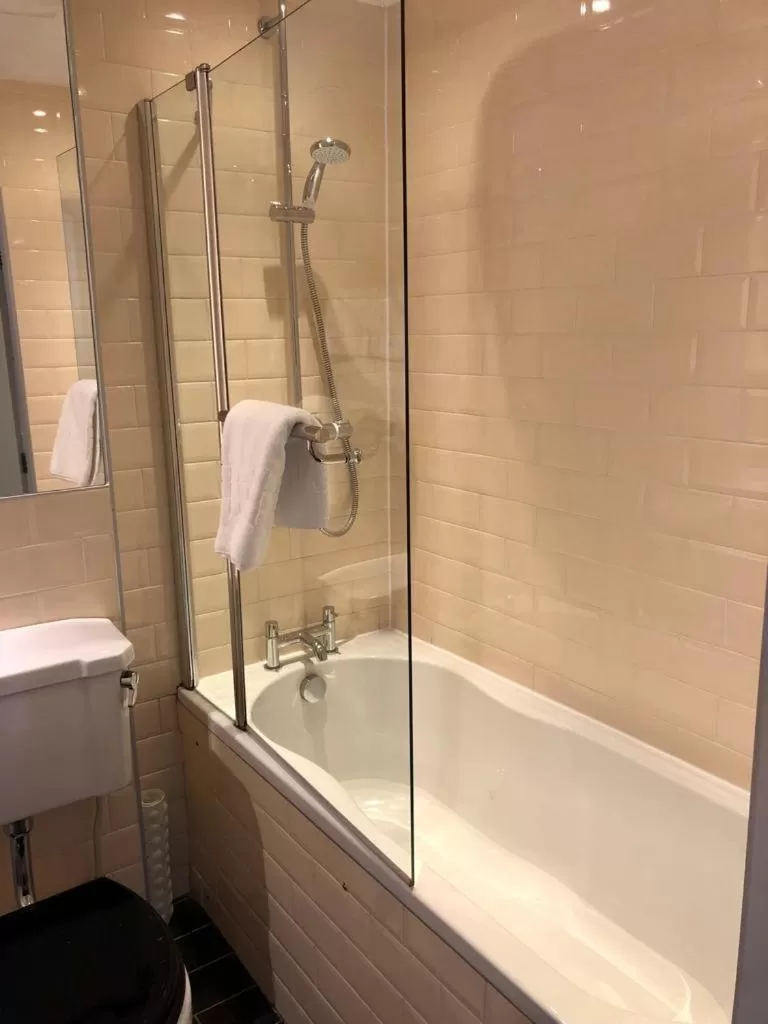 Bathroom in Castle Hotel & Apartments