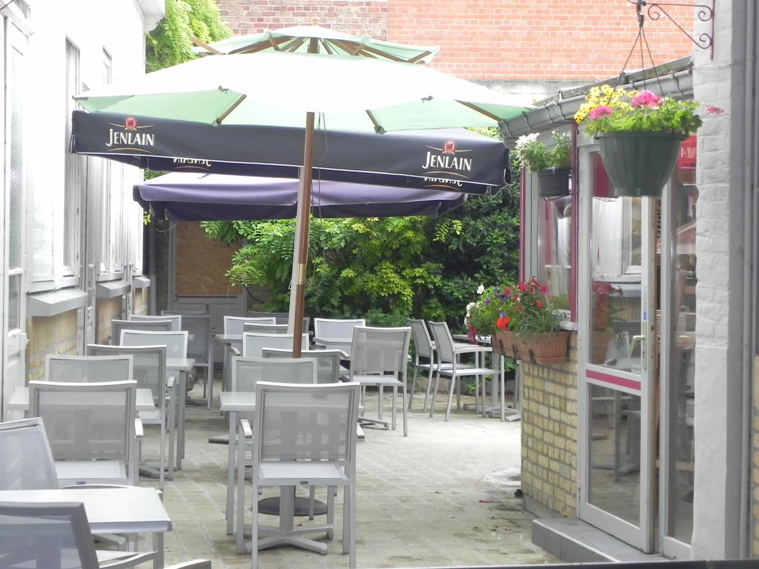 Balcony/Terrace in Hôtel - Restaurant Au Tonnelier