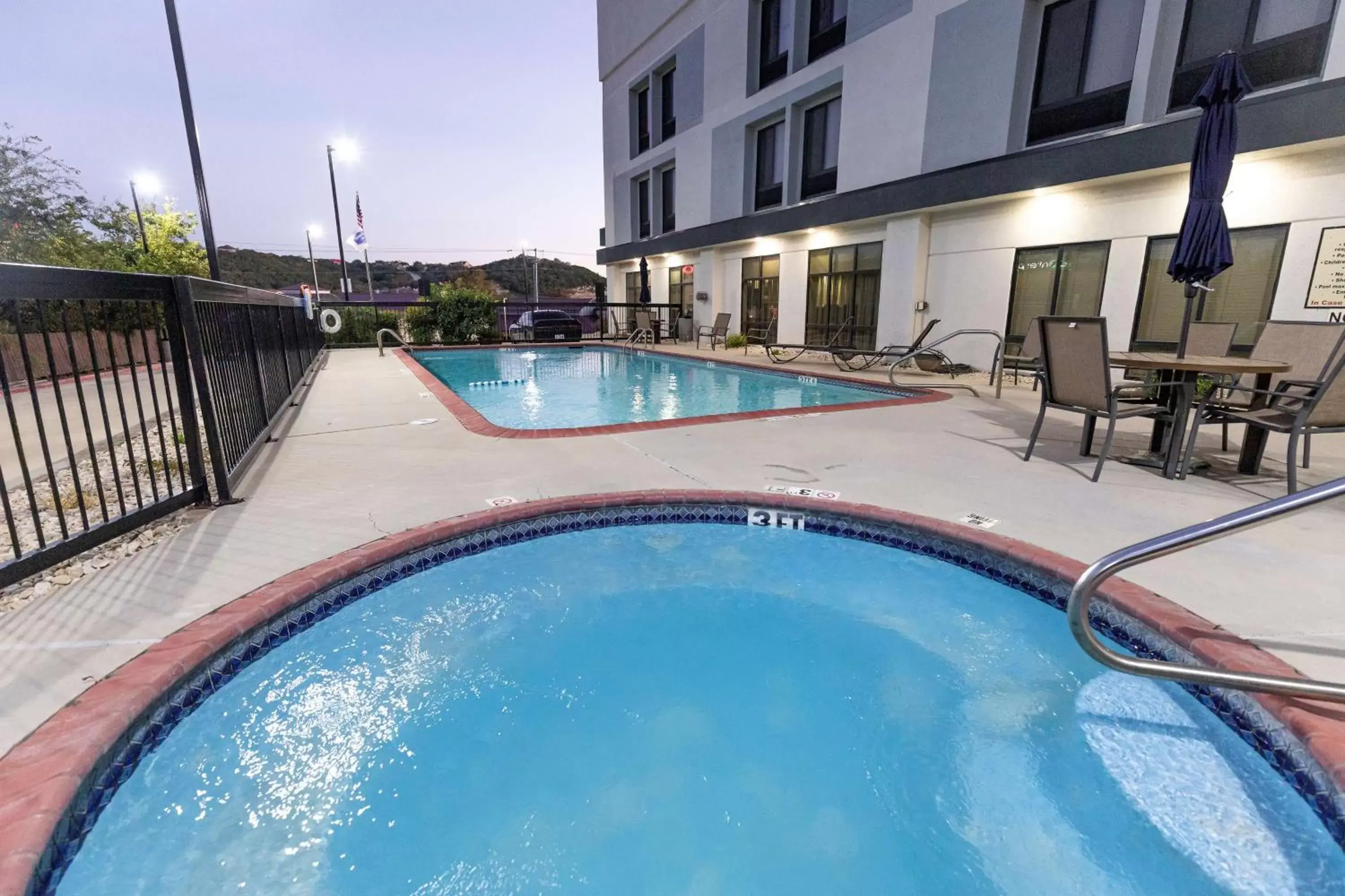 Swimming Pool in Hampton Inn Kerrville