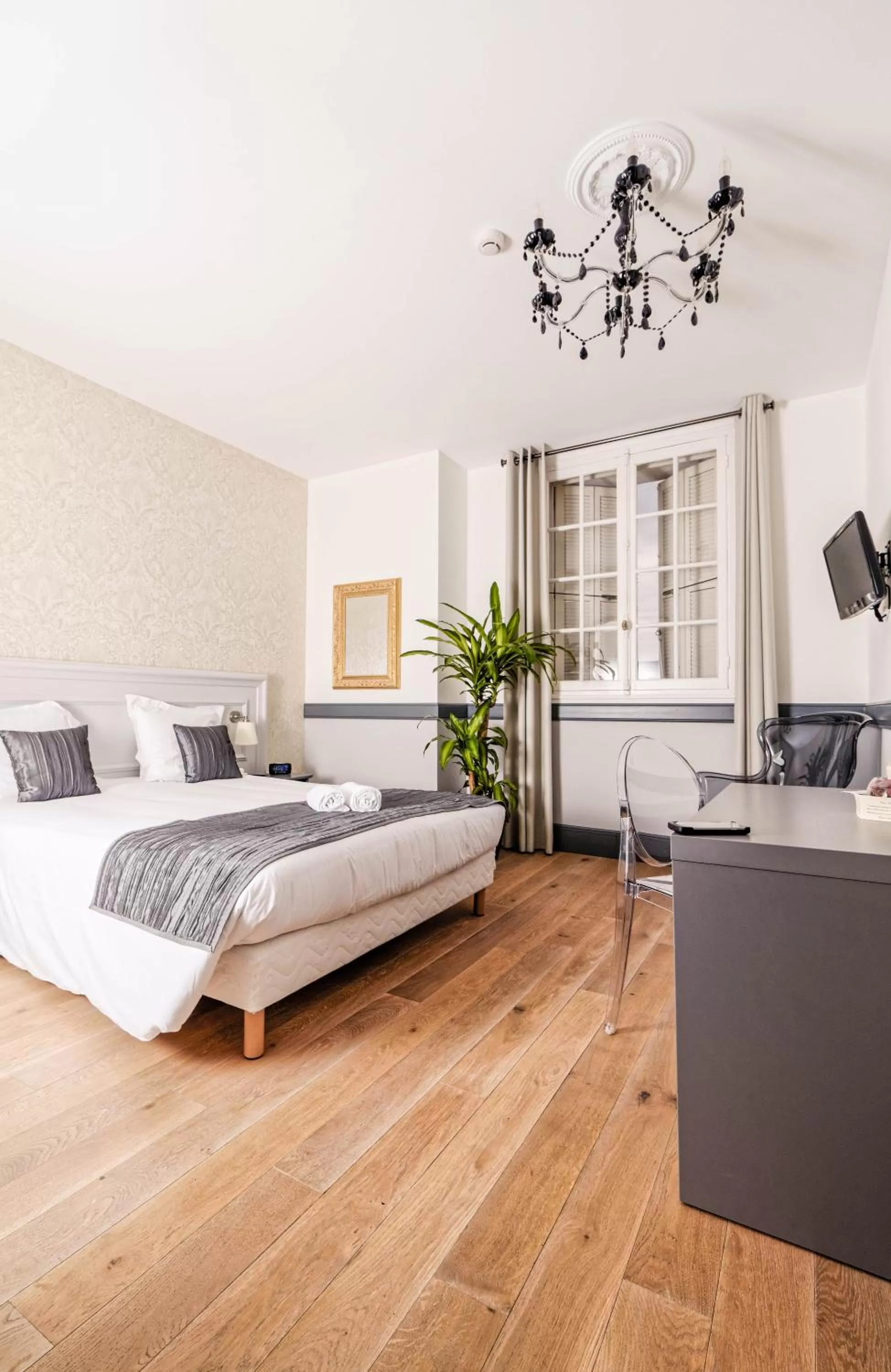 Bed in Hotel Restaurant Edmond's