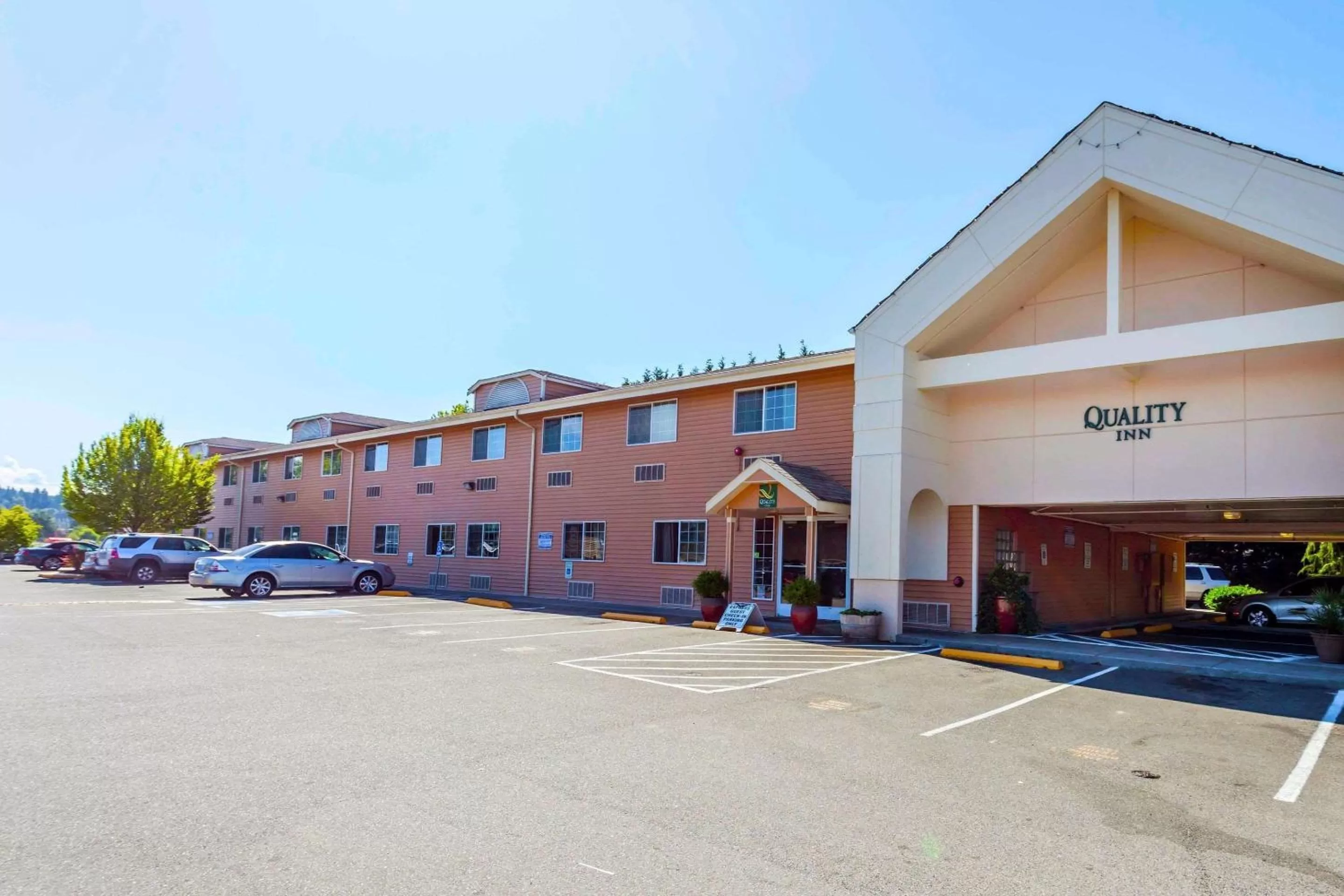 Property building in Quality Inn Arlington