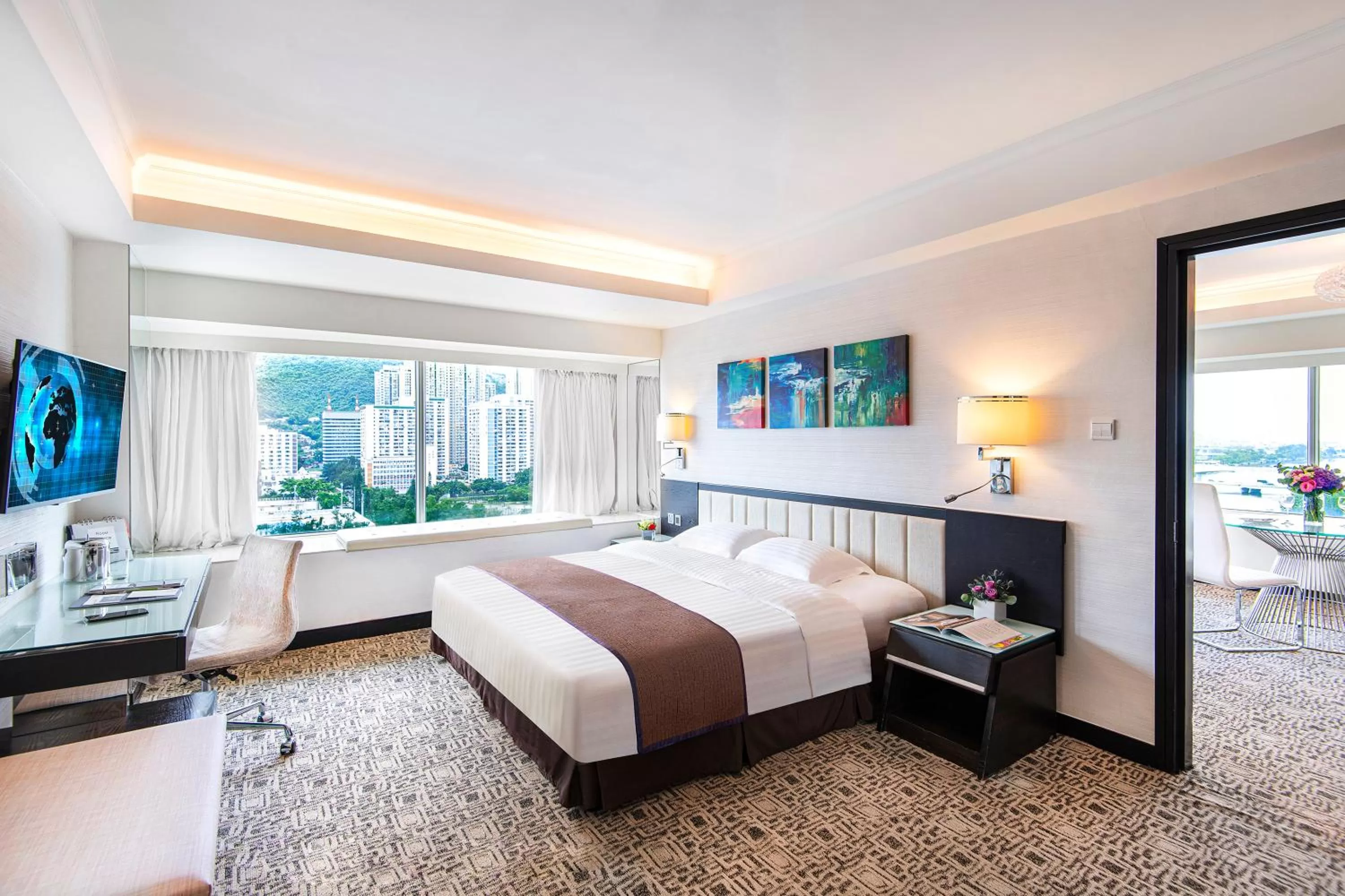 Bed in Regal Riverside Hotel