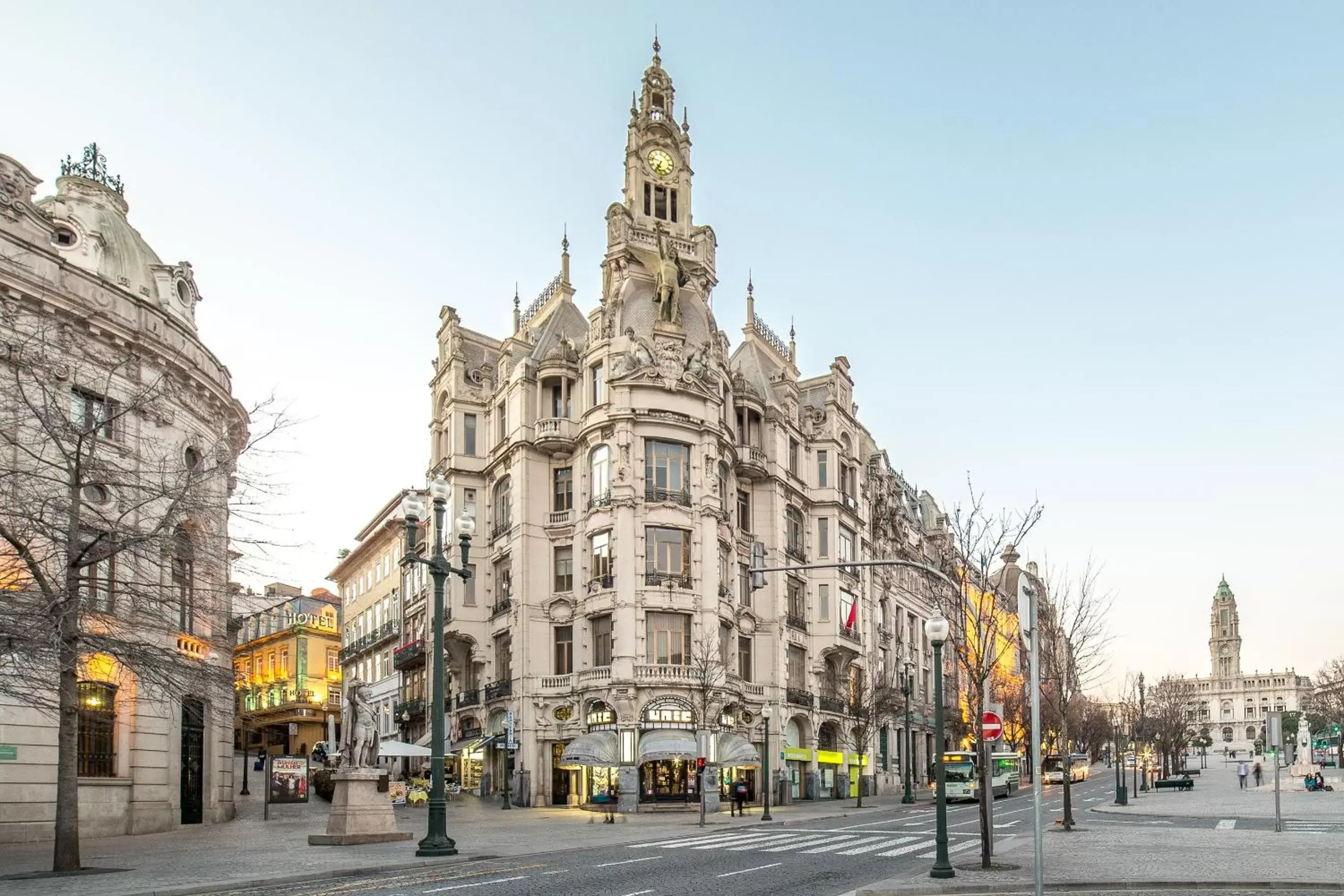 Nearby landmark in Hotel Aliados