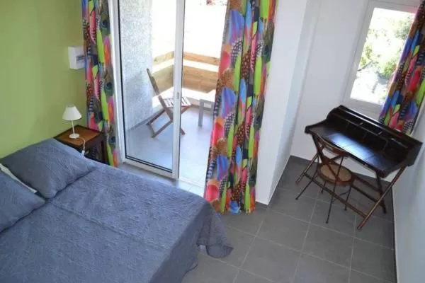 Photo of the whole room in Les Canneliers