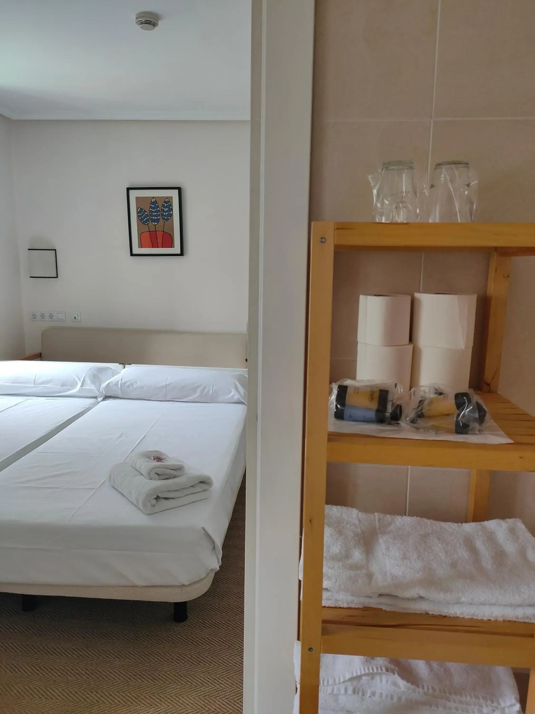 Bathroom, Bed in Hotel Arrope