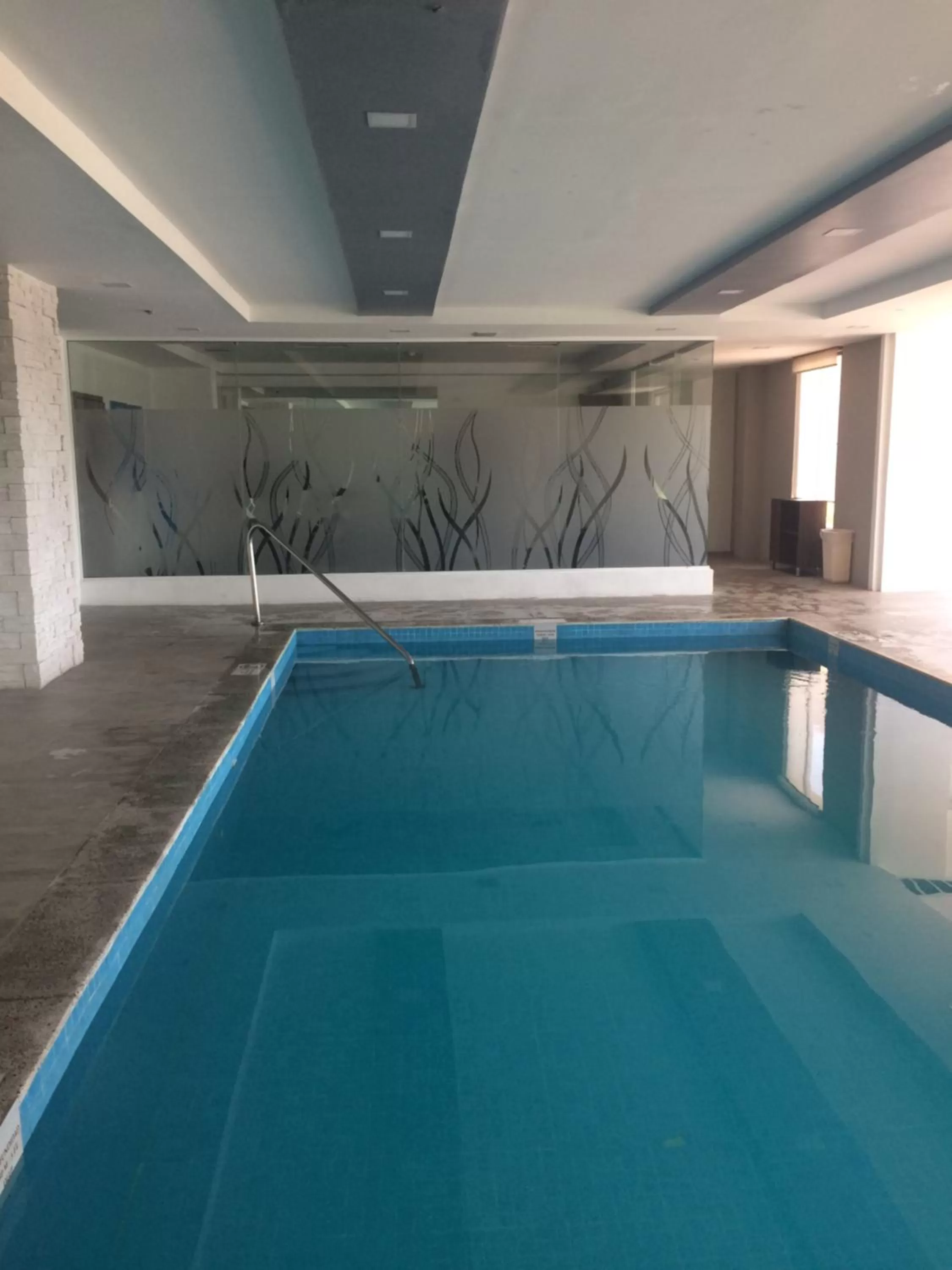 Swimming pool in Krystal Urban Ciudad Juarez by US Consulate