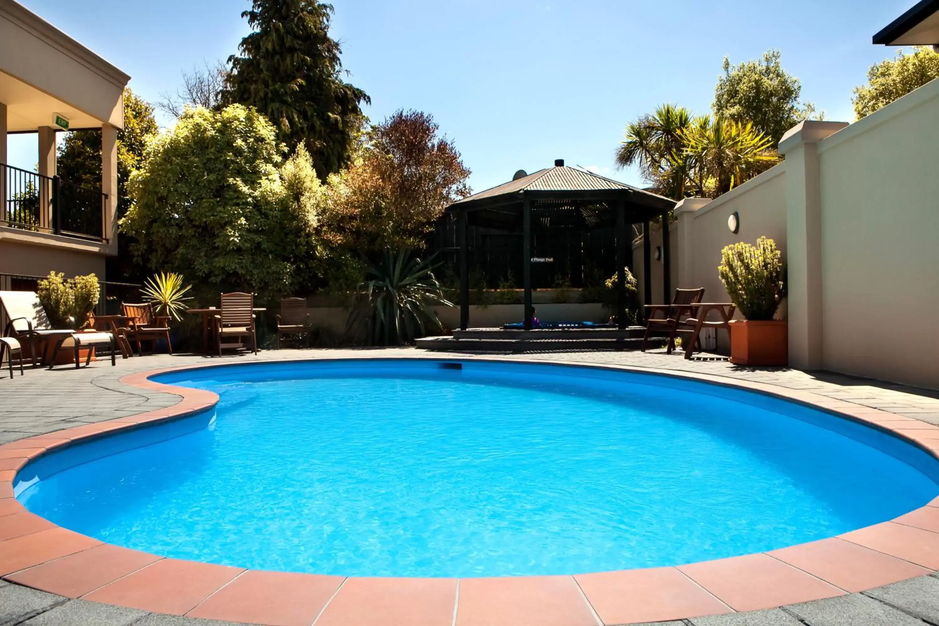 Day, Swimming Pool in Chantillys Motor Lodge