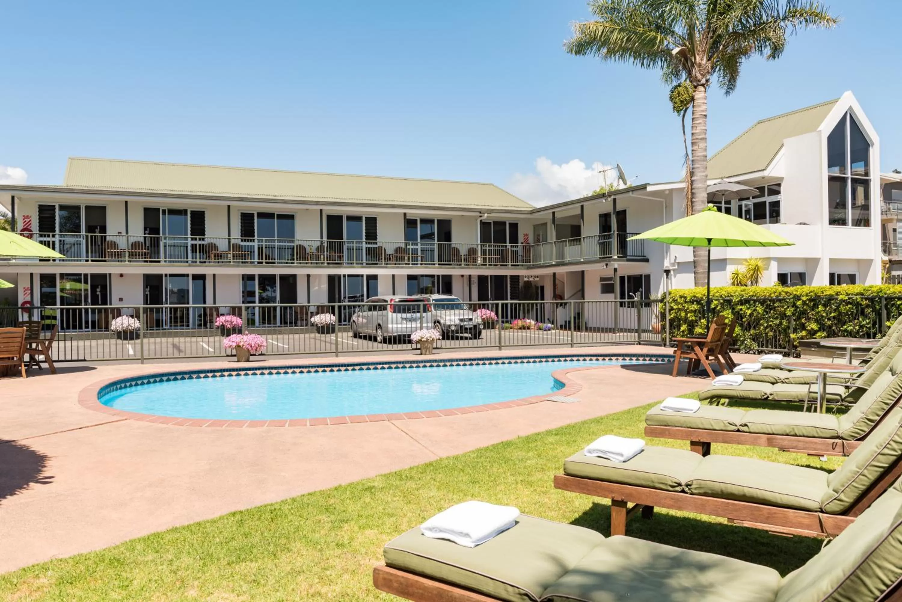 Swimming pool in Anchorage Motel