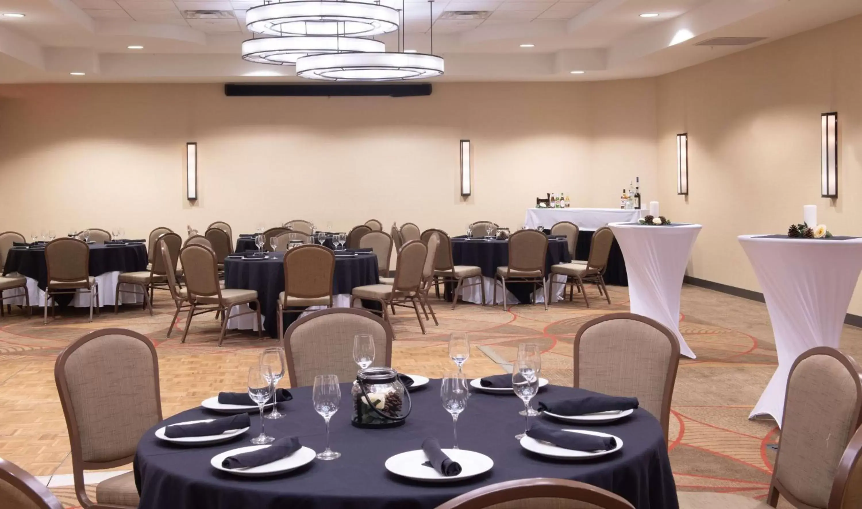 Meeting/conference room, Restaurant/Places to Eat in DoubleTree Hotel & Suites Charleston Airport