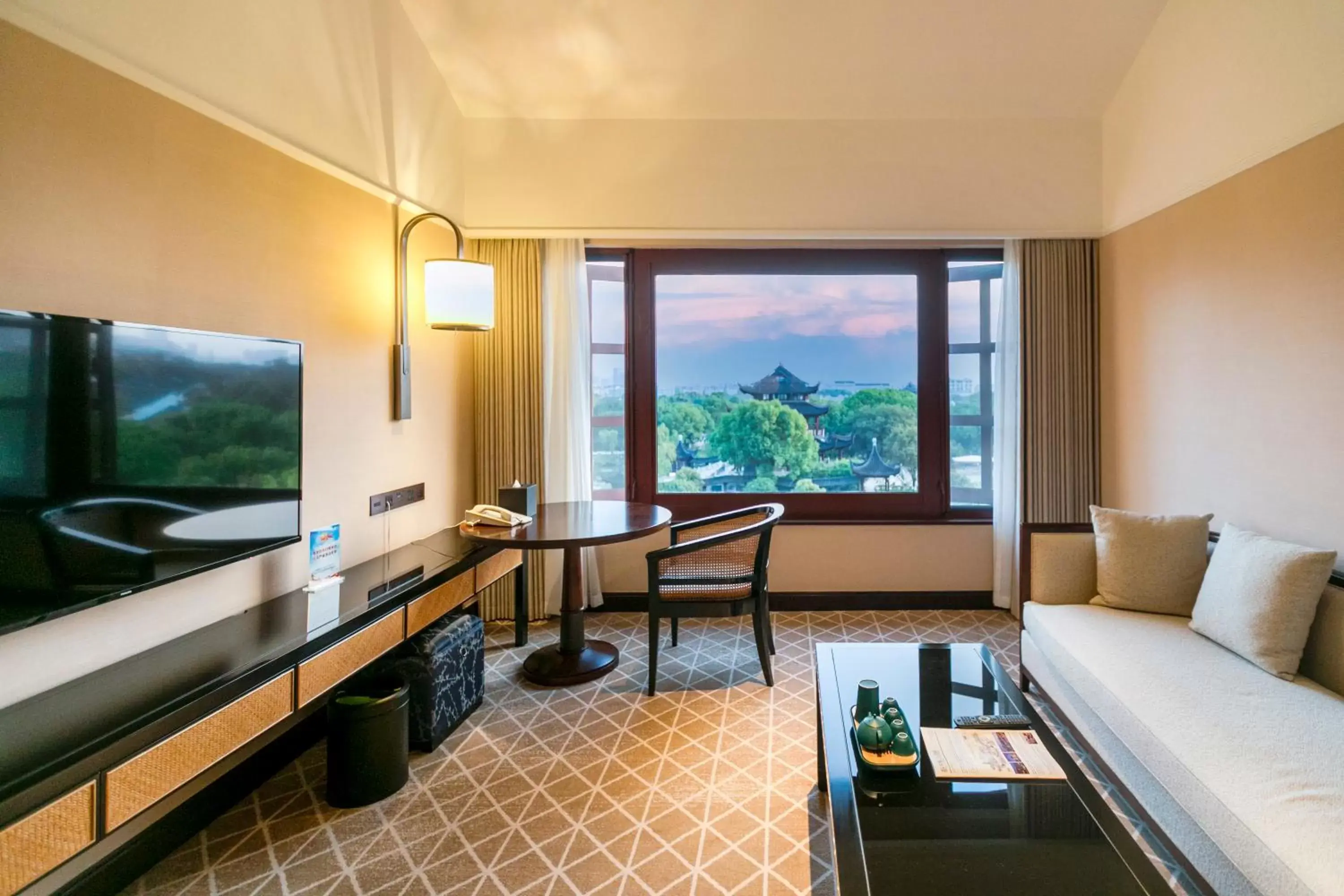 Living room, Mountain View in Pan Pacific Suzhou