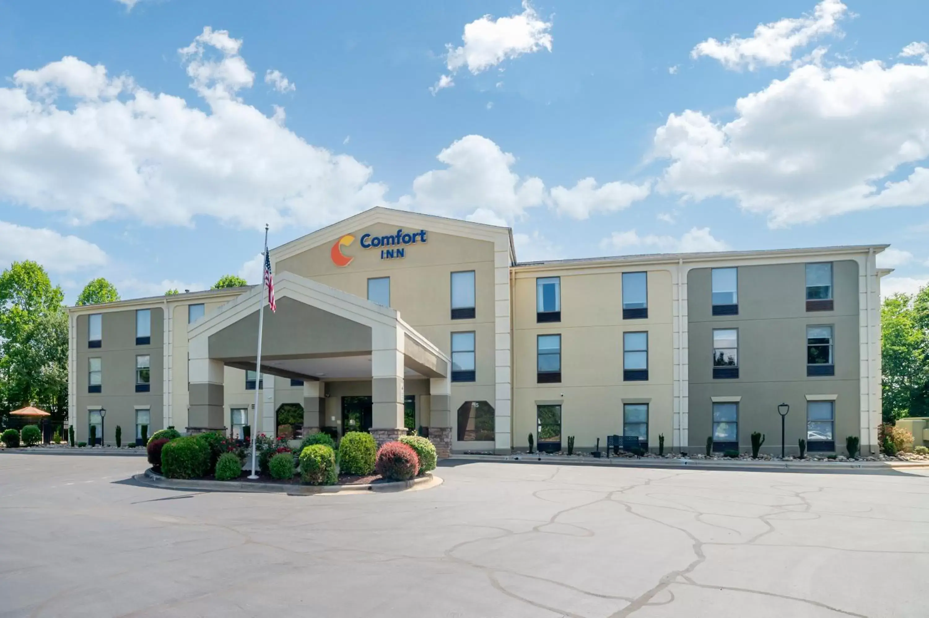 Property Building in Comfort Inn Asheville Airport