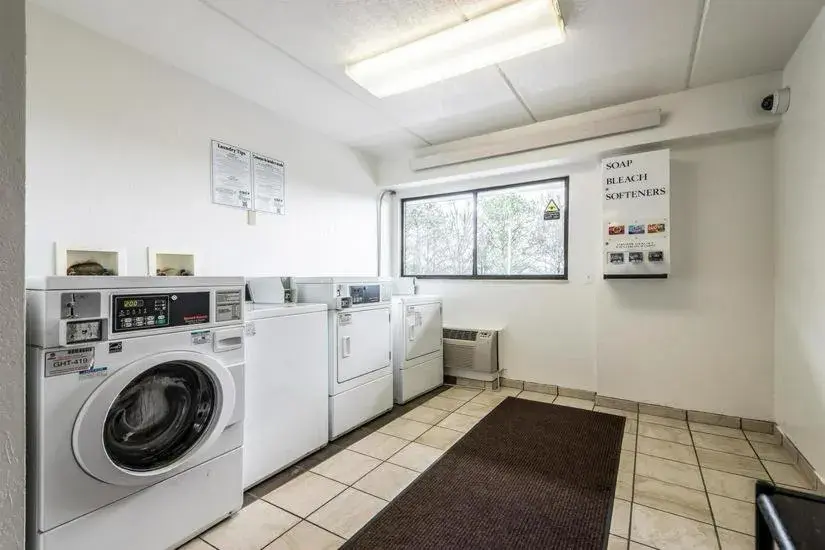 Kitchen/Kitchenette in Motel 6-Birmingham, AL